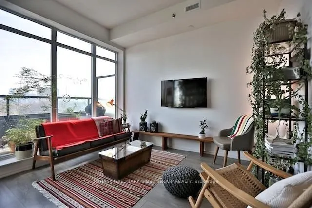 783 Bathurst Street, #604