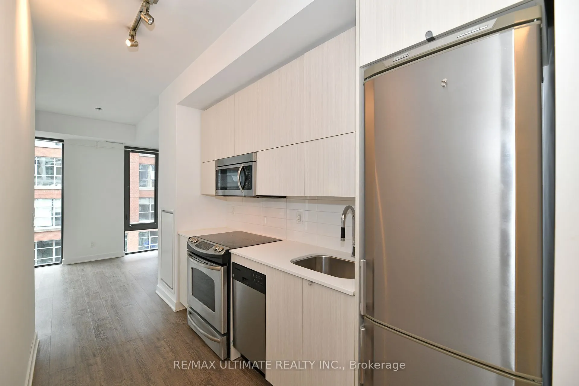 32 Camden Street, #402