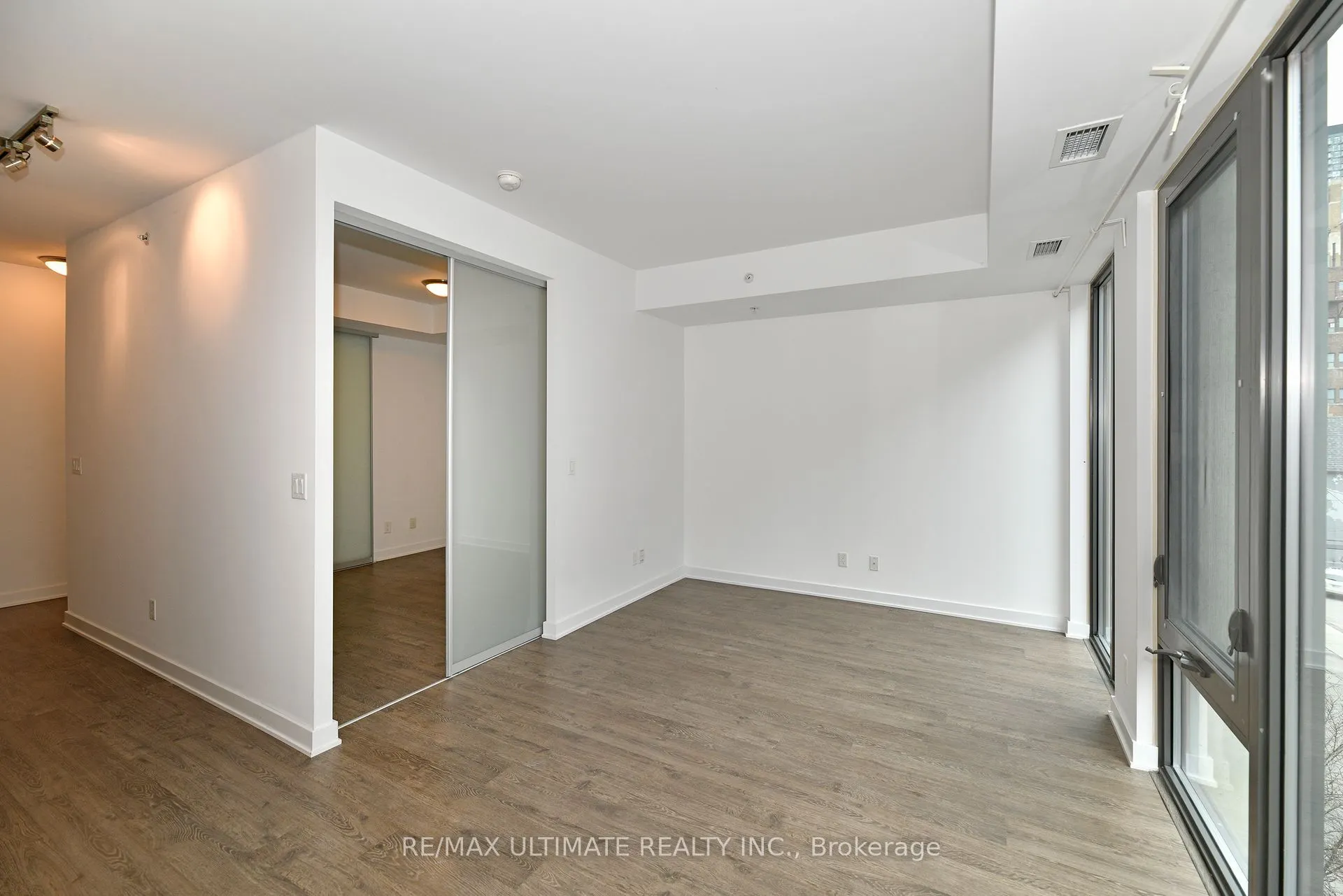 32 Camden Street, #402