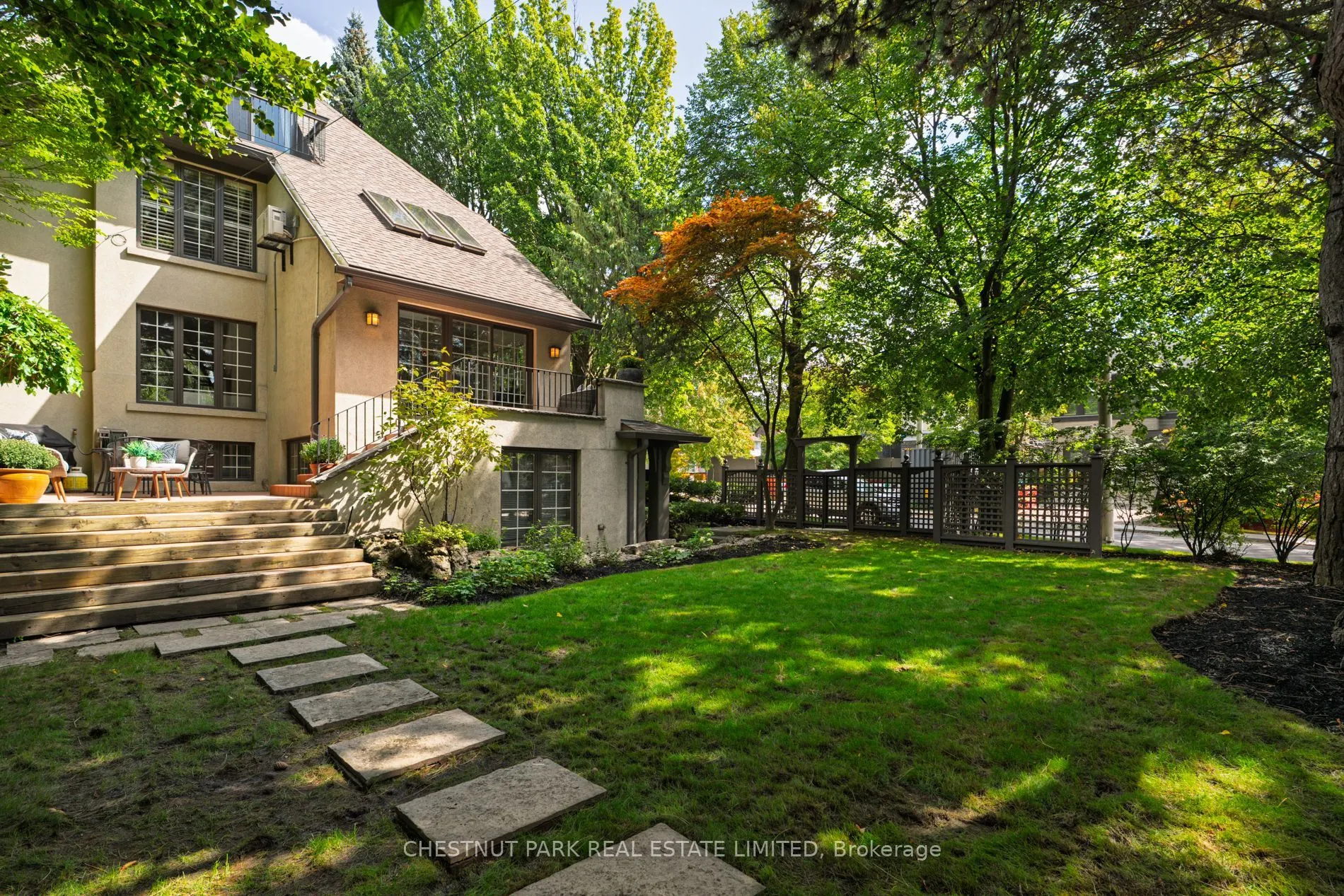 24 Dinnick Crescent