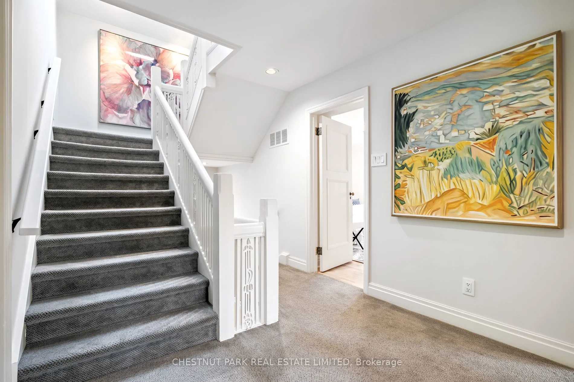 24 Dinnick Crescent