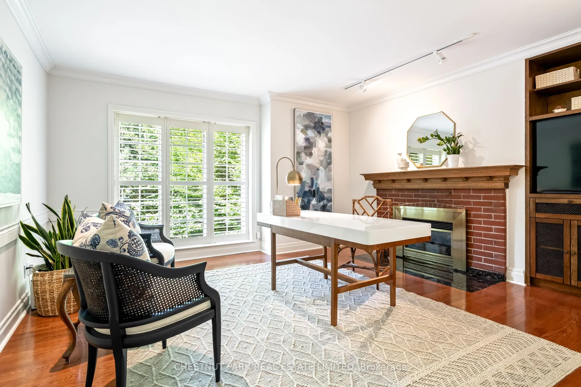 24 Dinnick Crescent