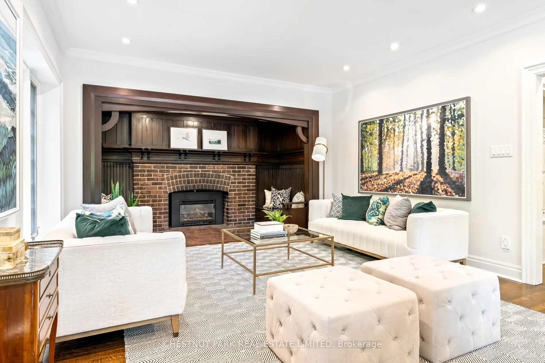 24 Dinnick Crescent