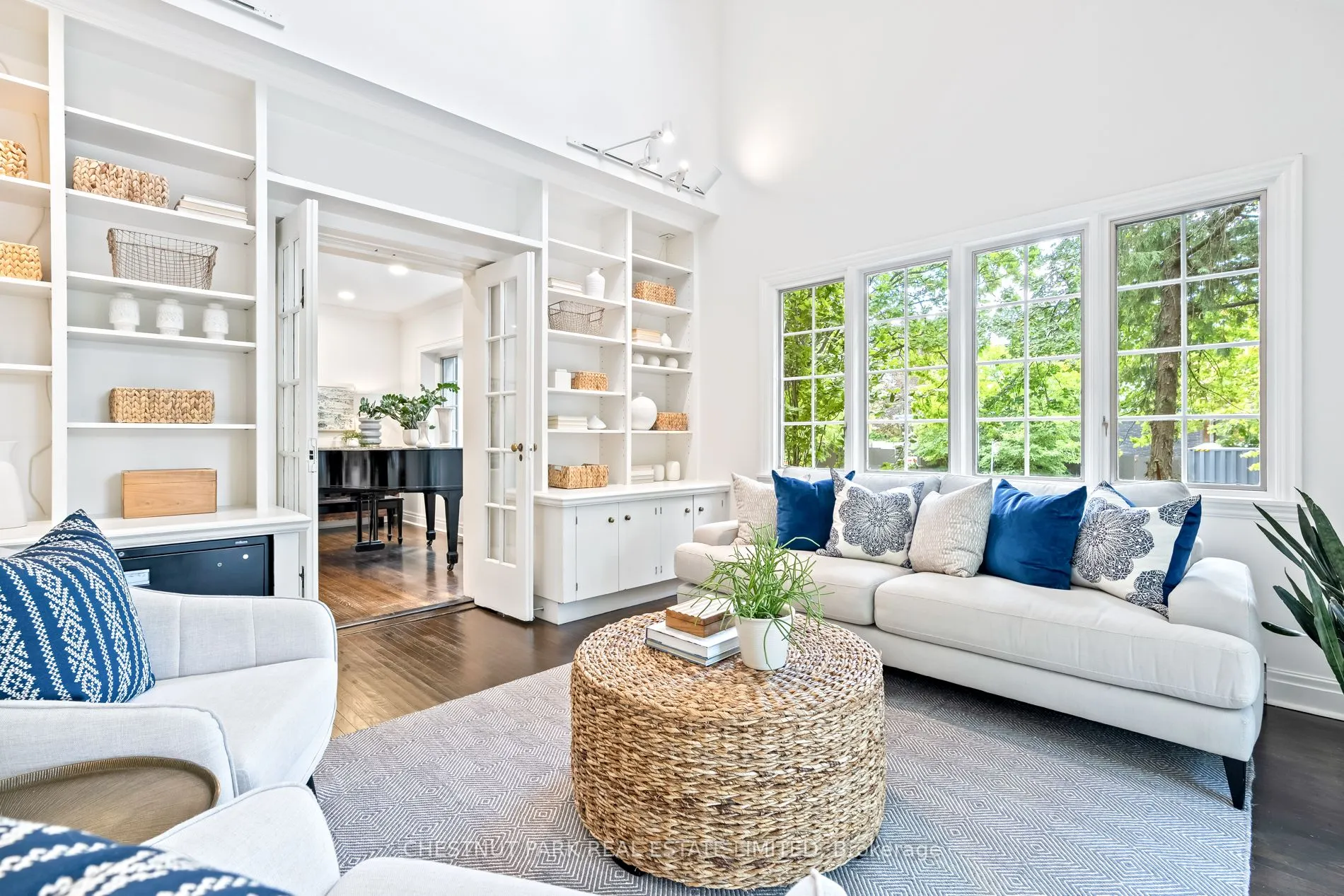 24 Dinnick Crescent