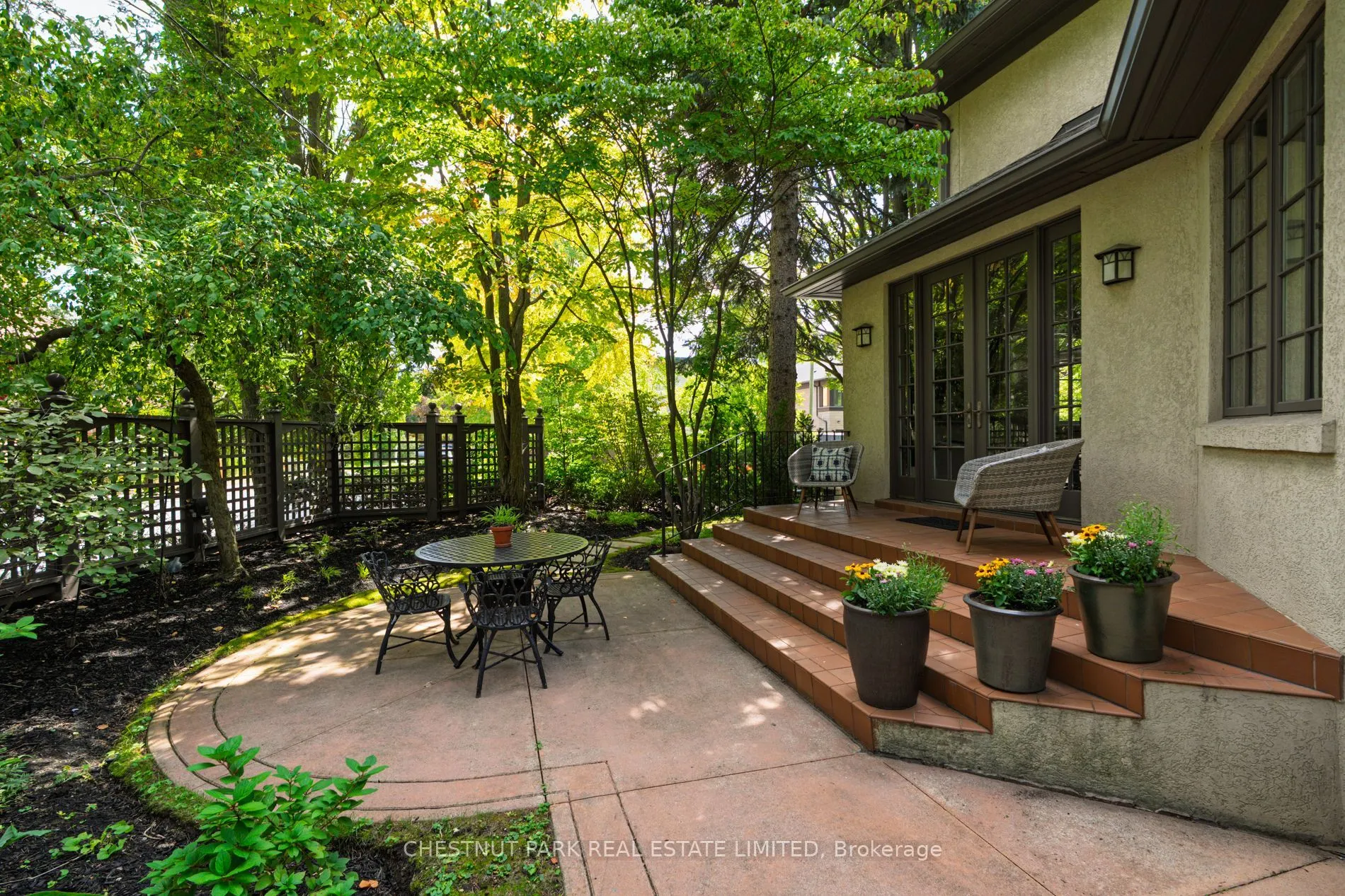 24 Dinnick Crescent