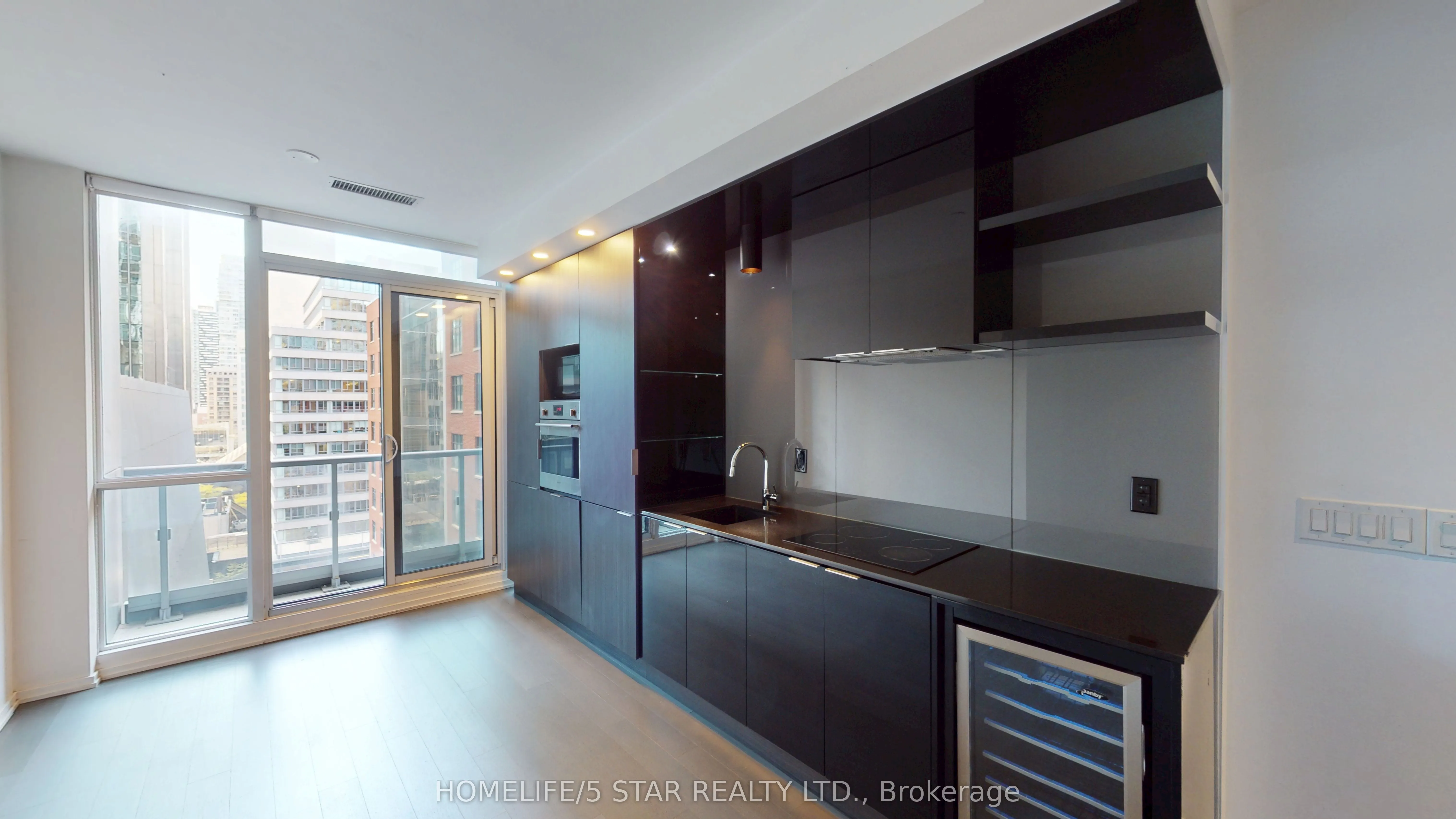 70 Temperance Street, #912