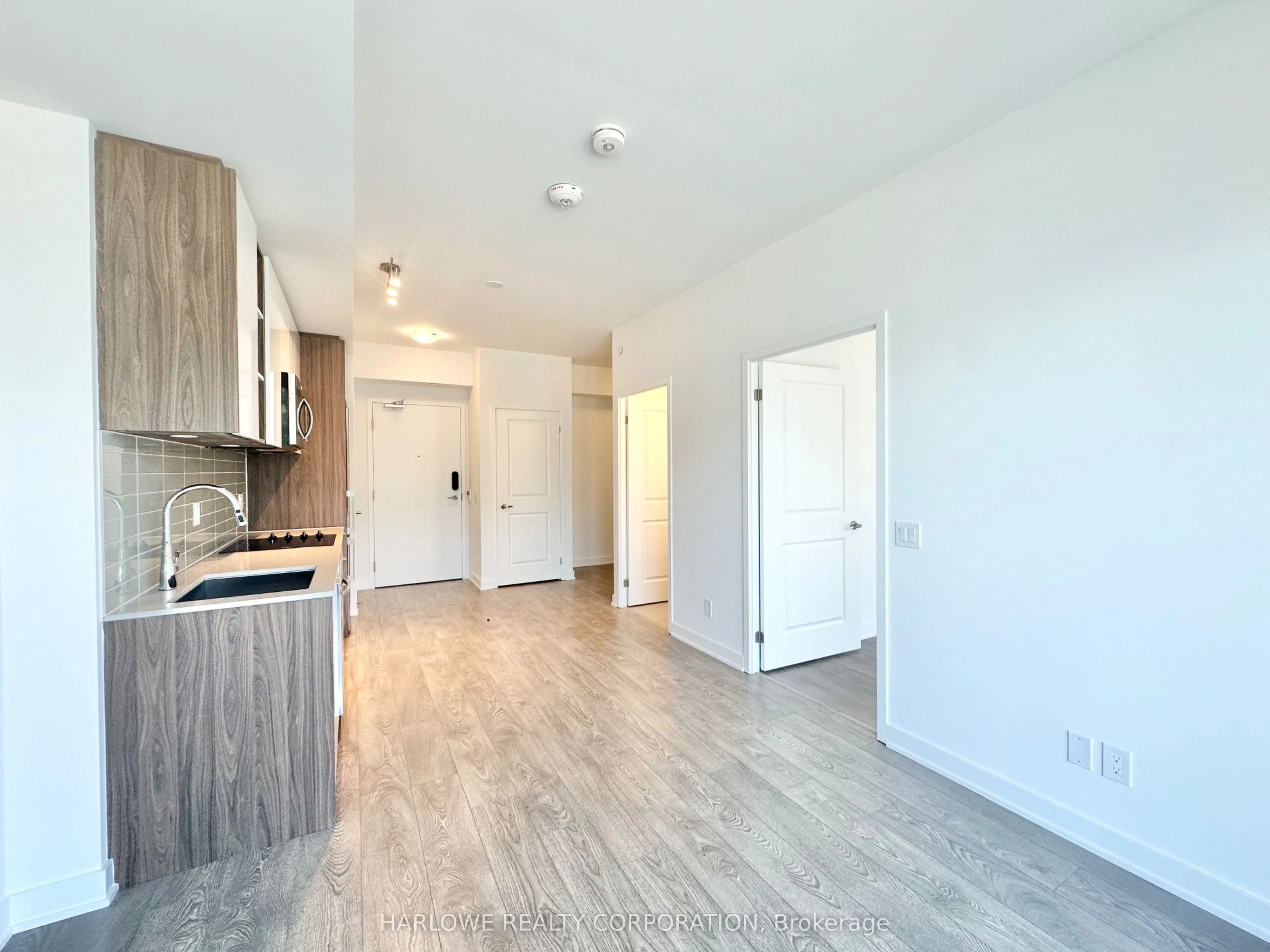 543 Richmond Street W, #802