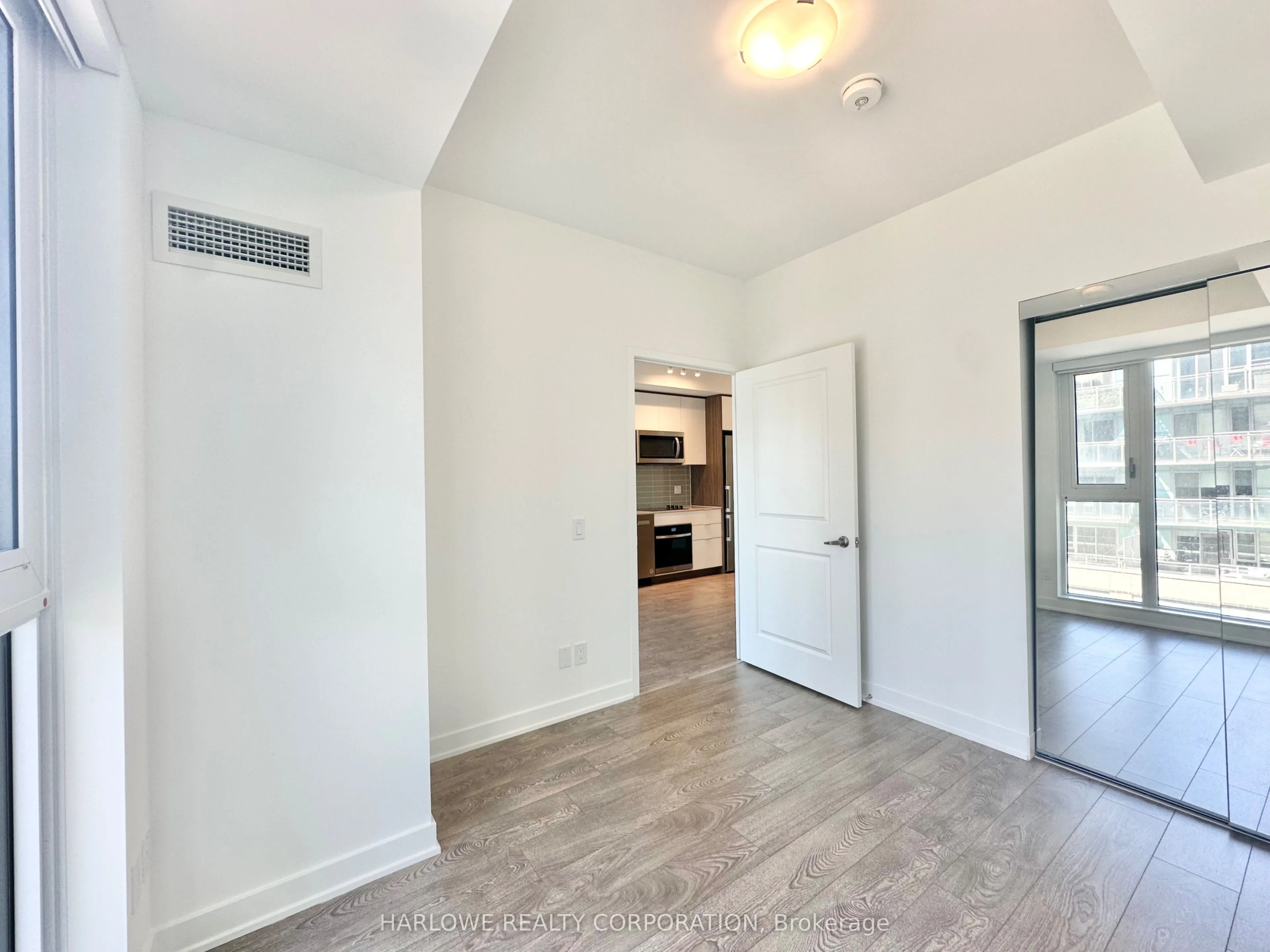543 Richmond Street W, #802