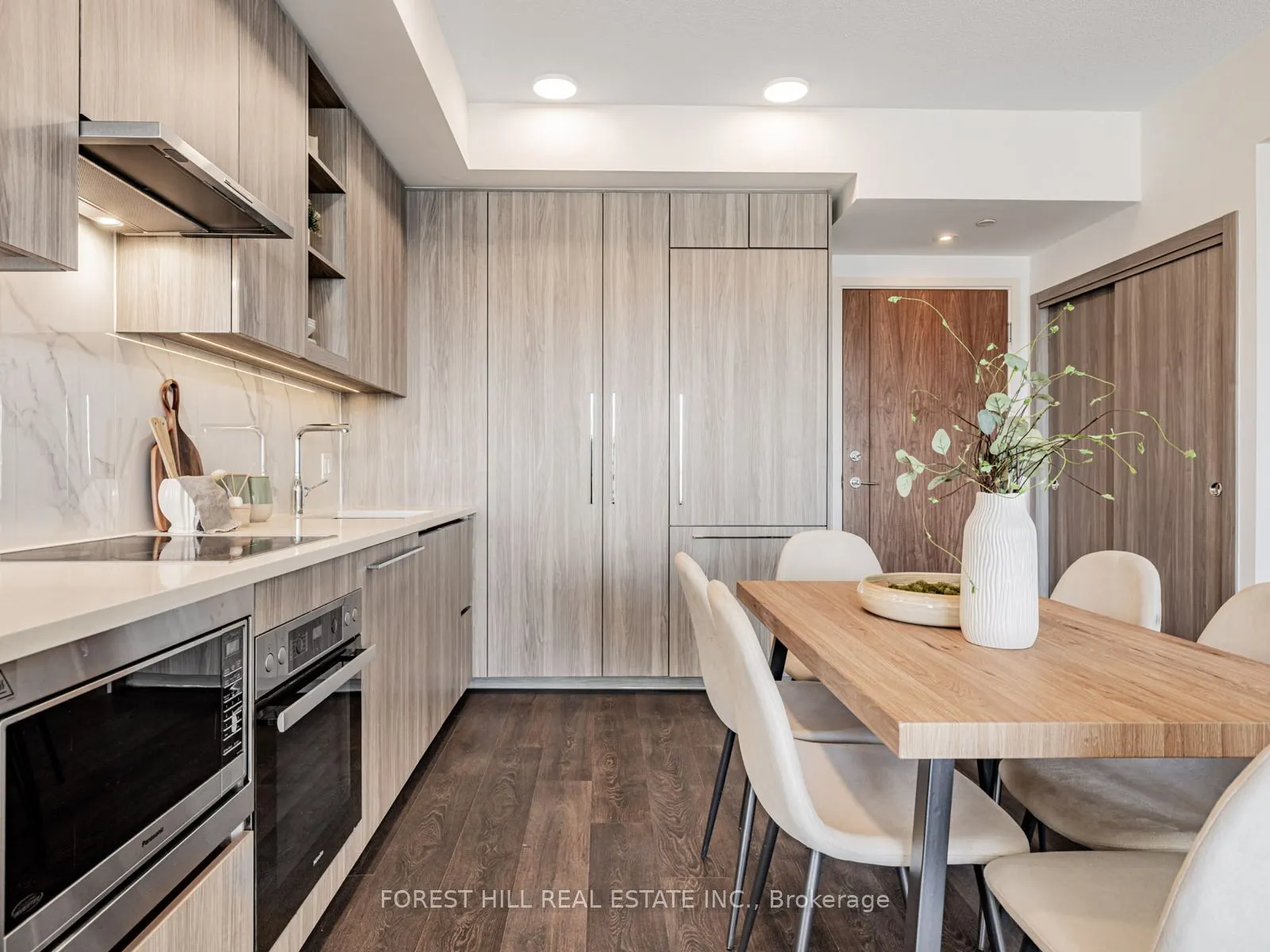 27 Mcmahon Drive, #2706