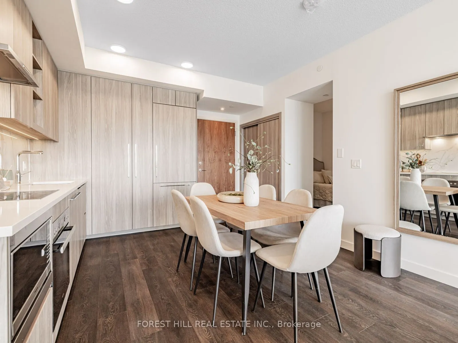 27 Mcmahon Drive, #2706