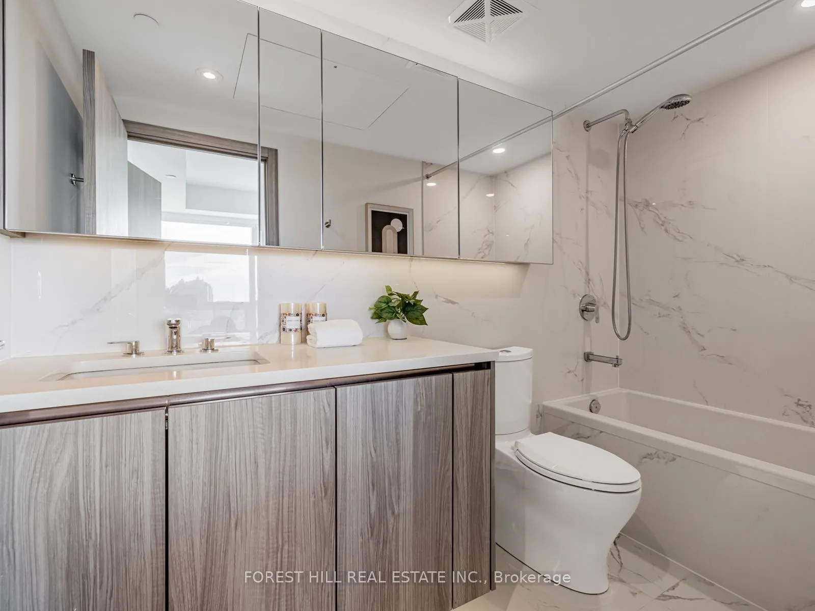 27 Mcmahon Drive, #2706