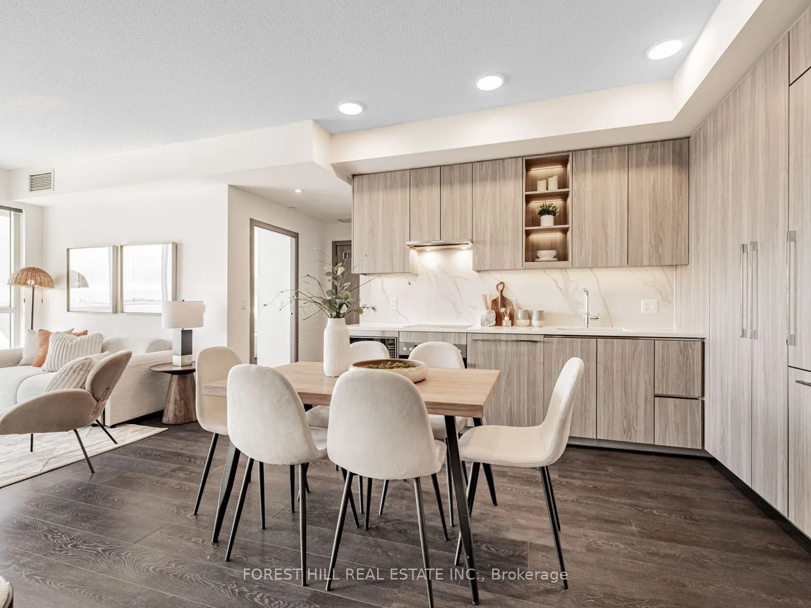 27 Mcmahon Drive, #2706