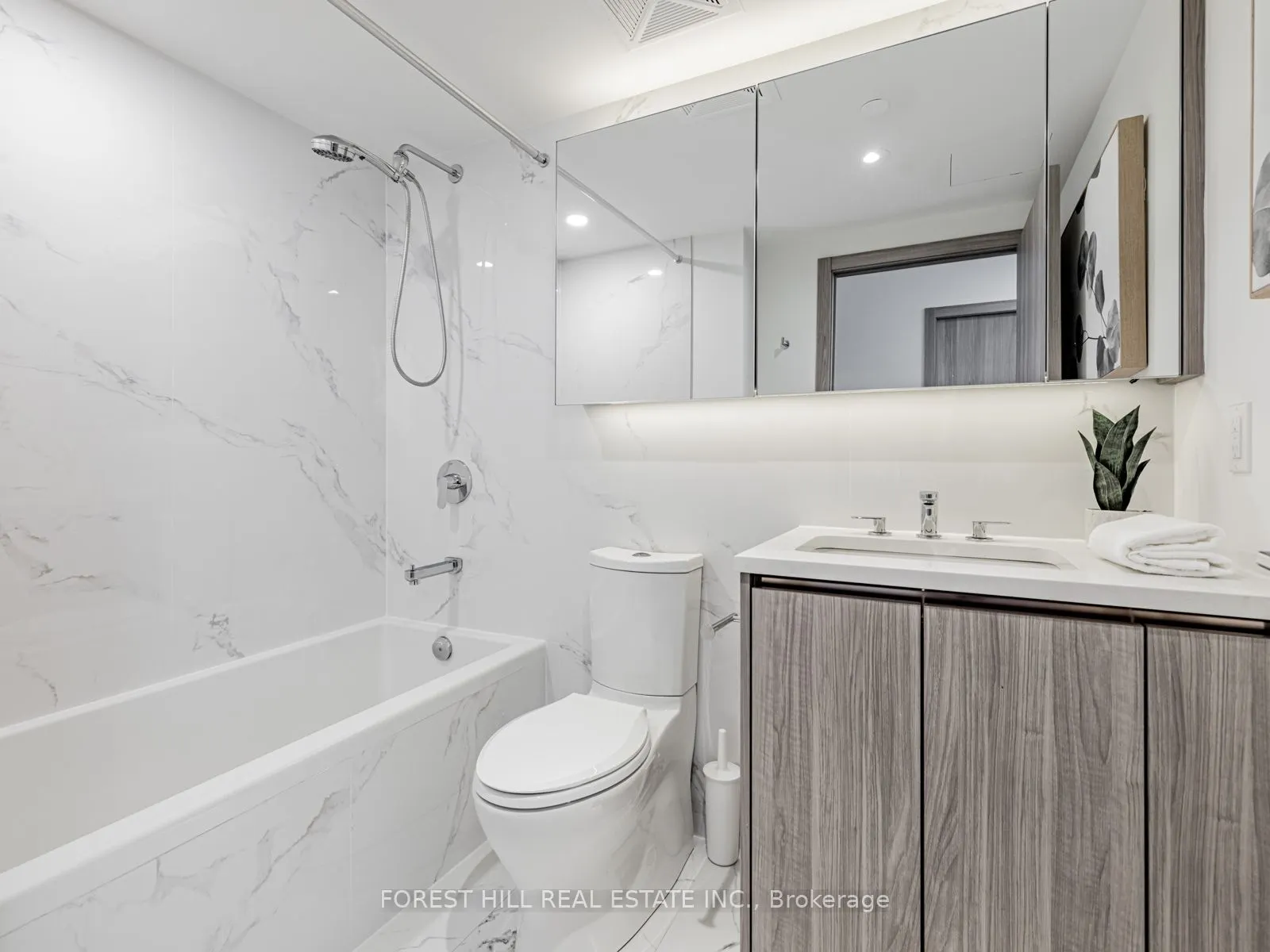 27 Mcmahon Drive, #2706