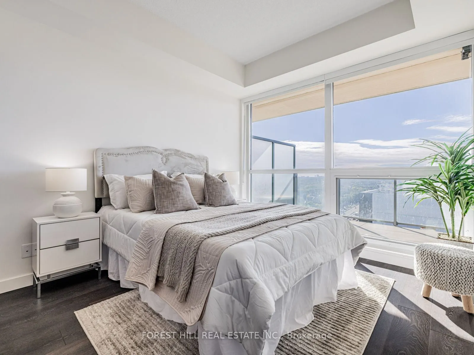 27 Mcmahon Drive, #2706