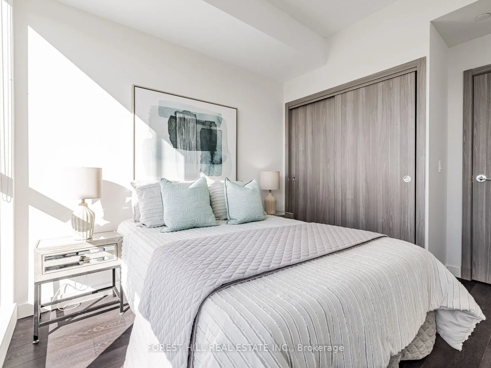 27 Mcmahon Drive, #2706