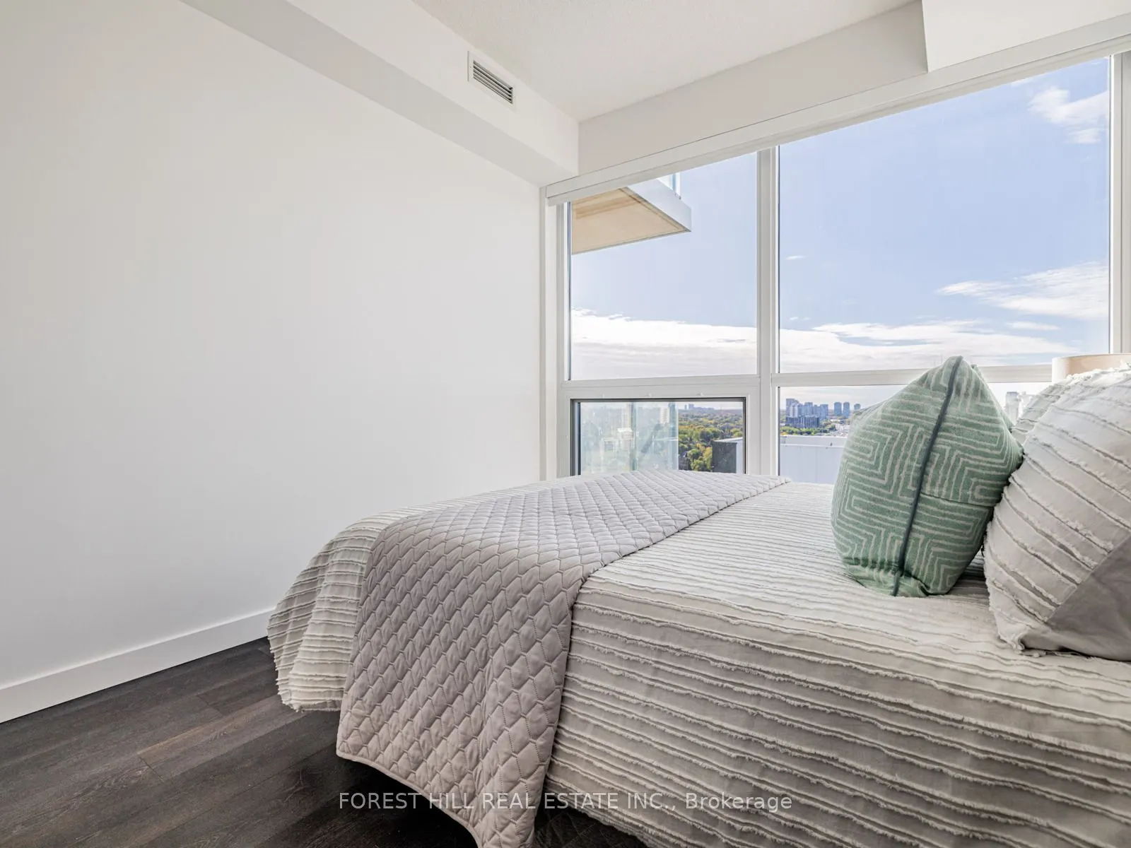 27 Mcmahon Drive, #2706