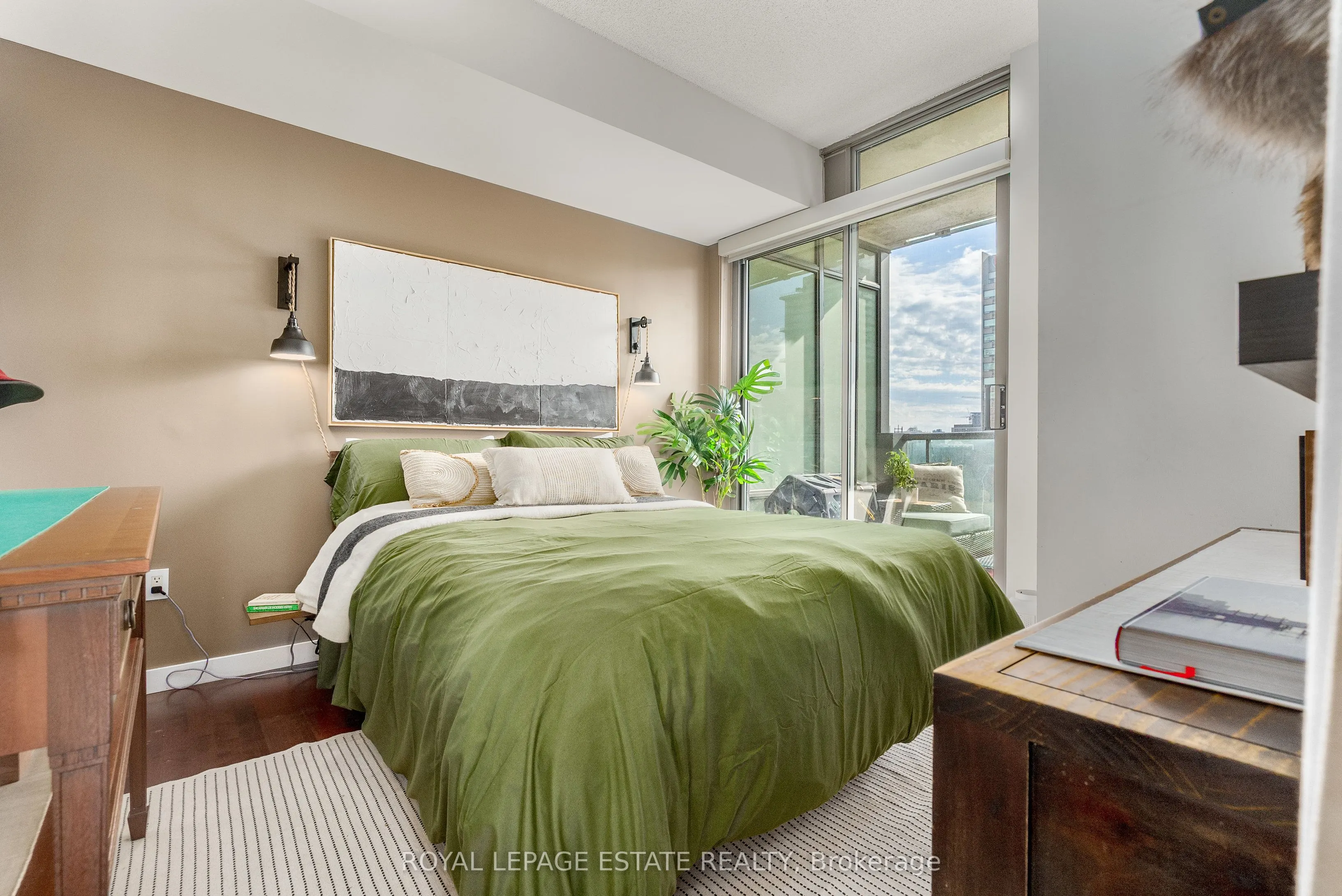281 Mutual Street, #1003