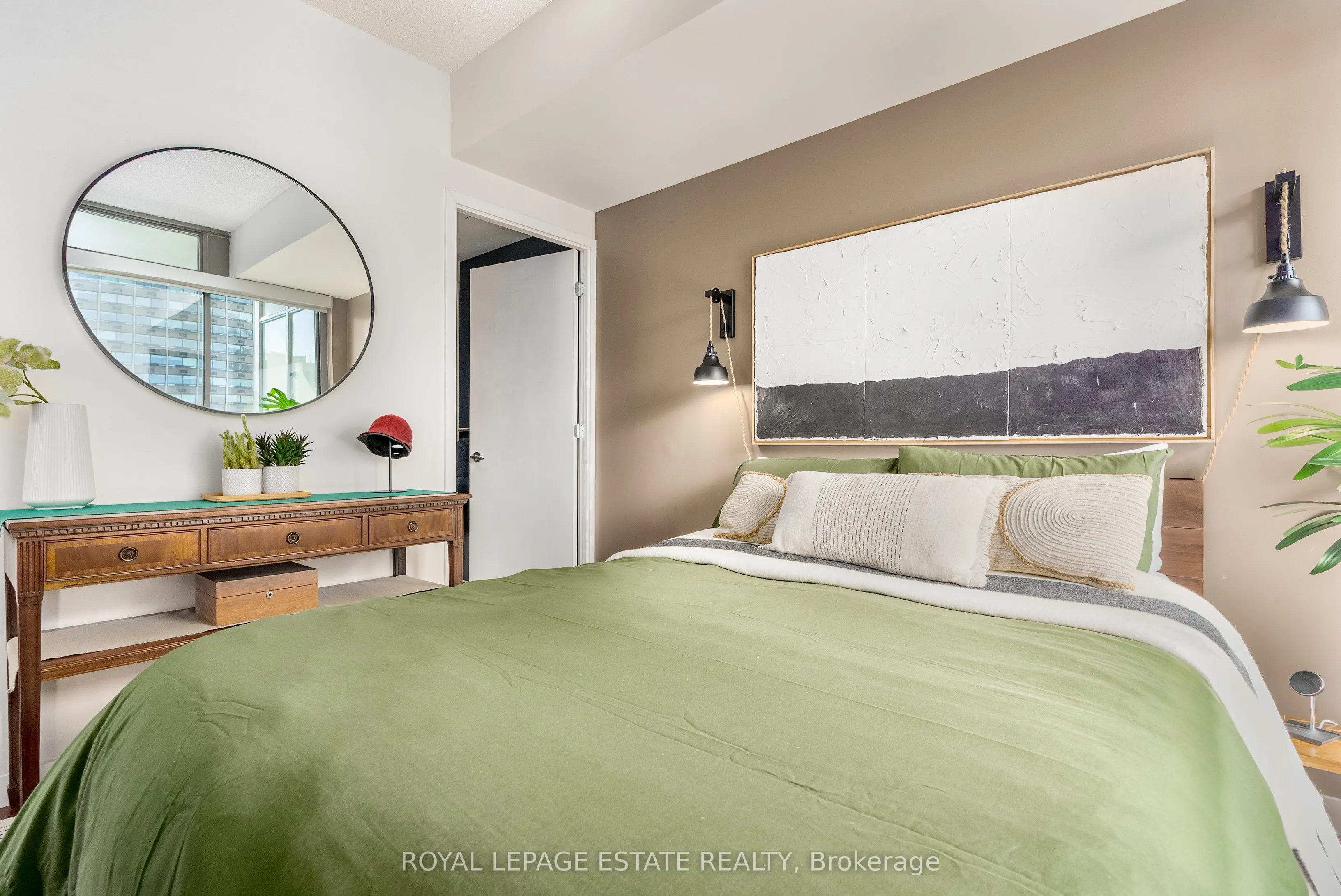 281 Mutual Street, #1003