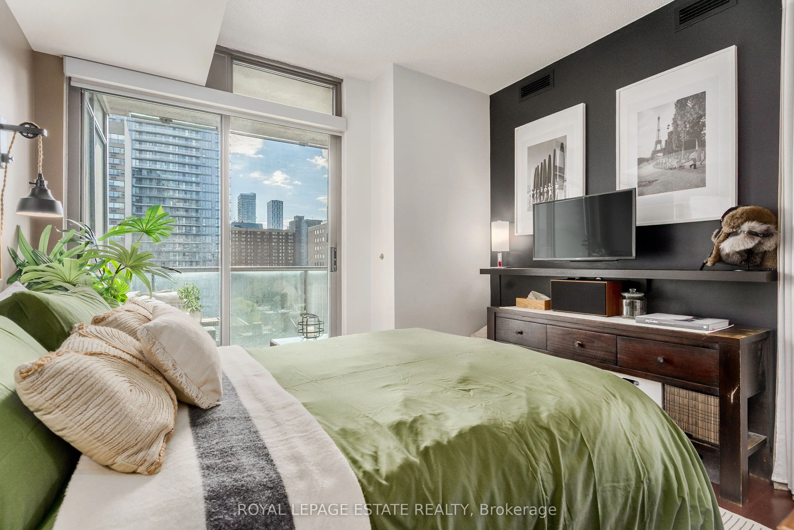 281 Mutual Street, #1003
