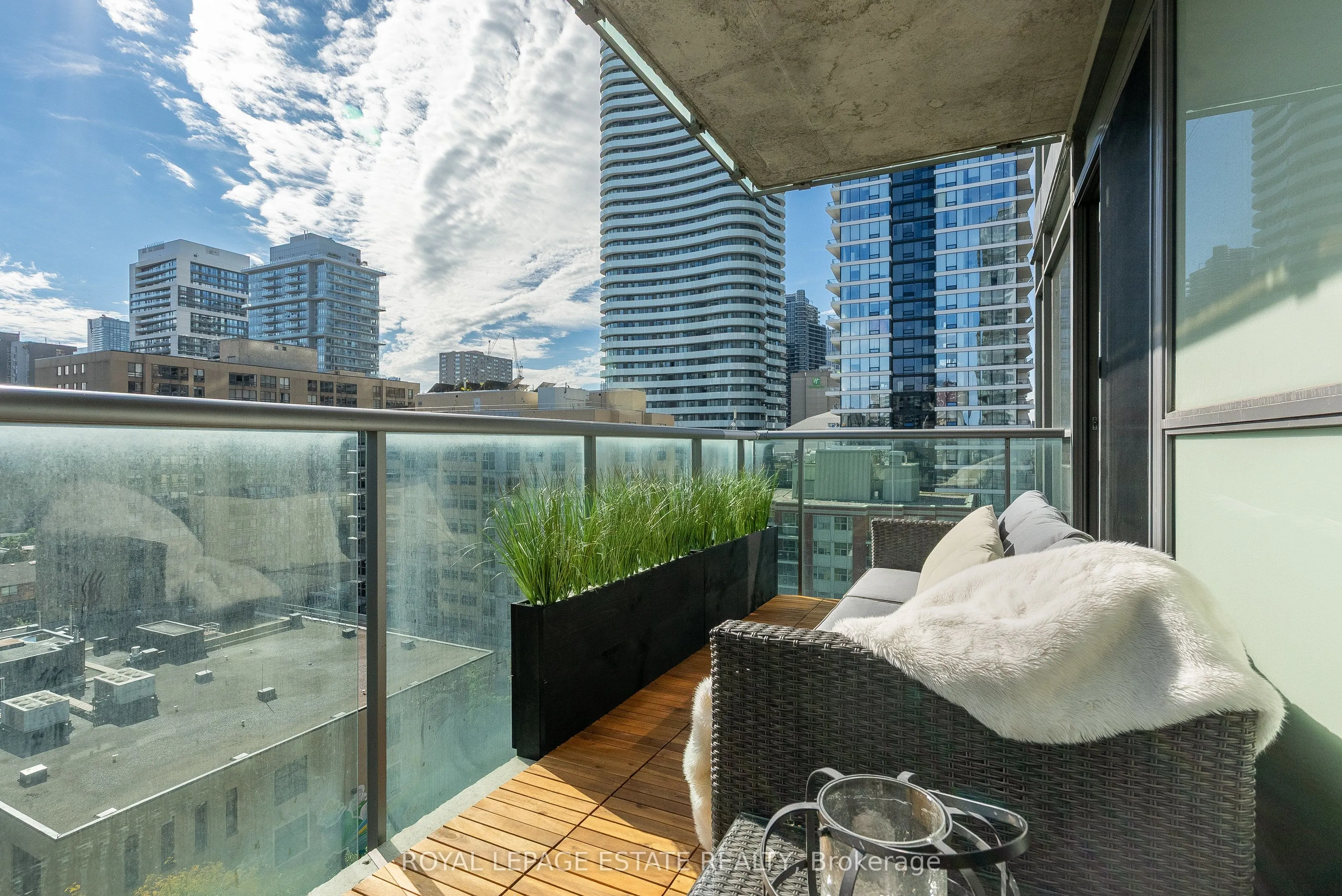 281 Mutual Street, #1003