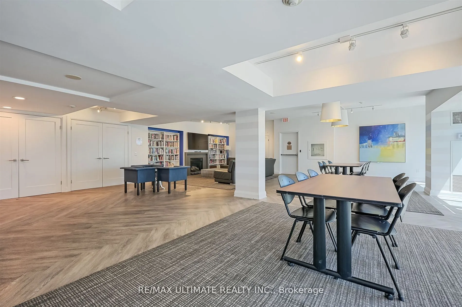 39 Parliament Street, #811