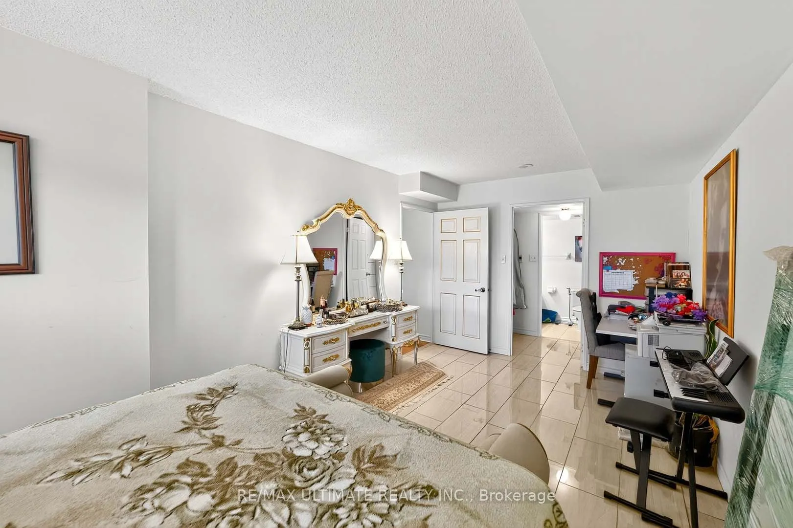 39 Parliament Street, #811