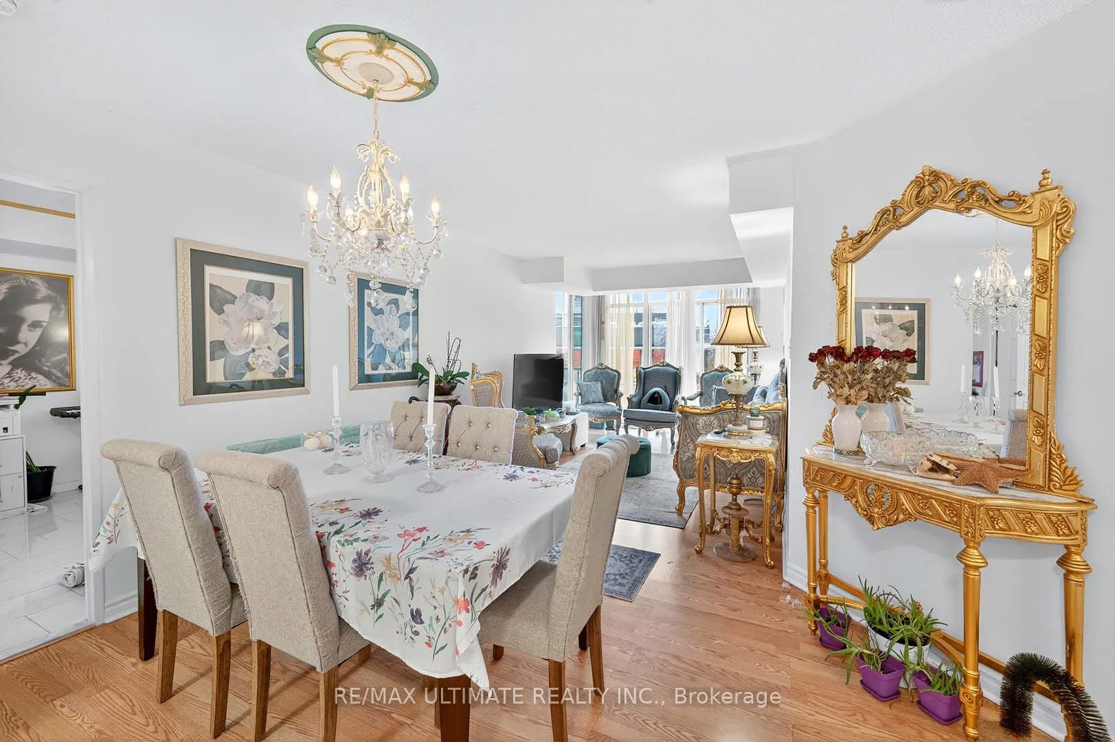 39 Parliament Street, #811