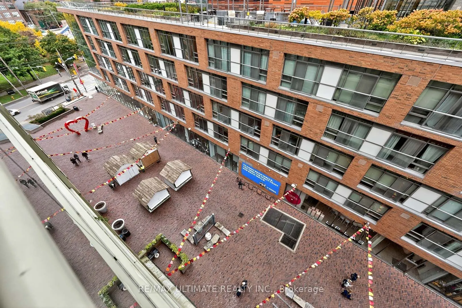 39 Parliament Street, #811