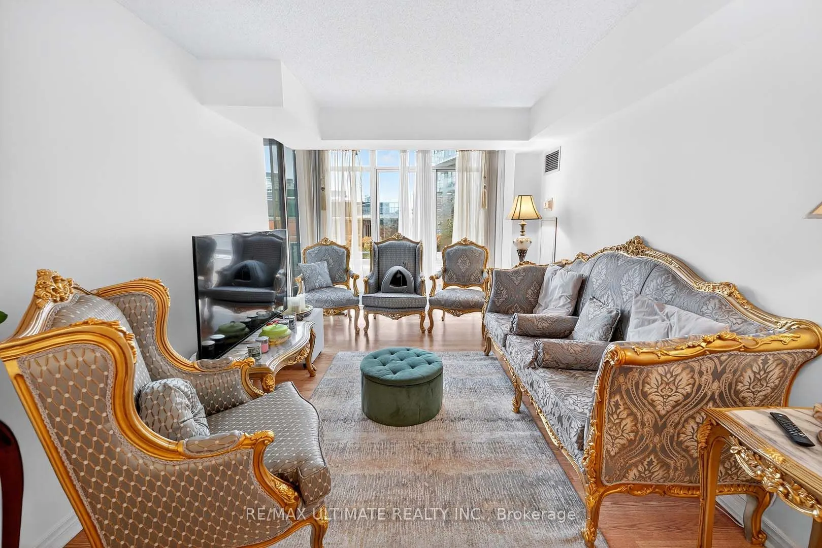 39 Parliament Street, #811