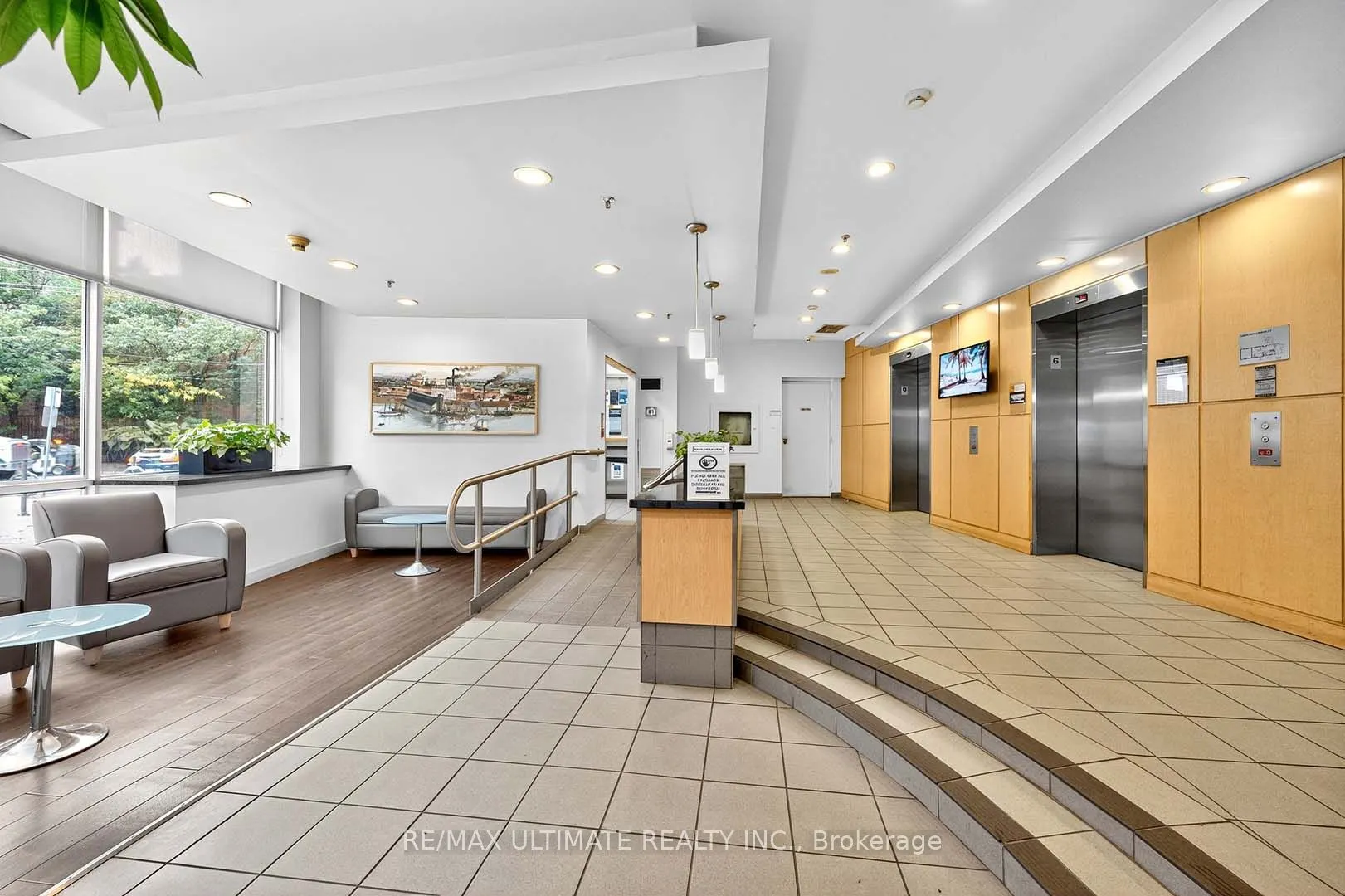39 Parliament Street, #811