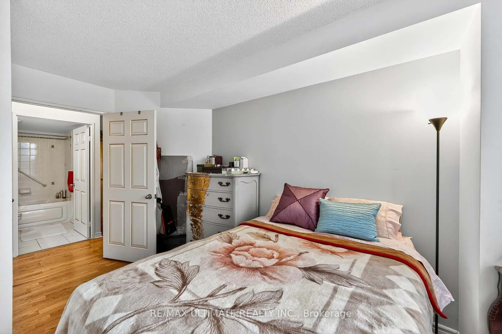 39 Parliament Street, #811