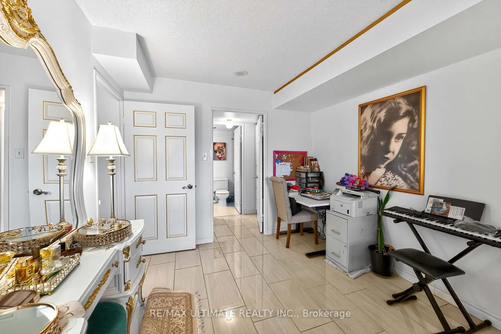 39 Parliament Street, #811