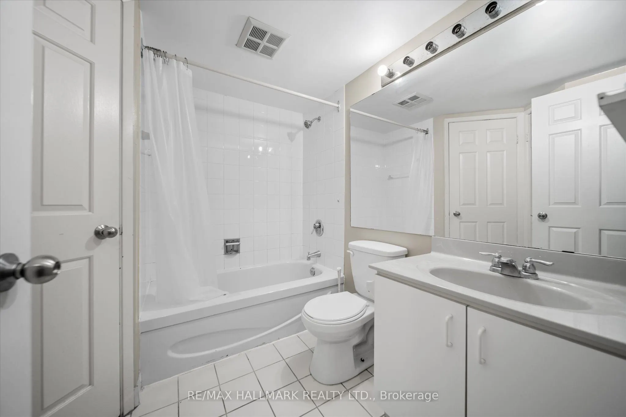 717 Bay Street, #703
