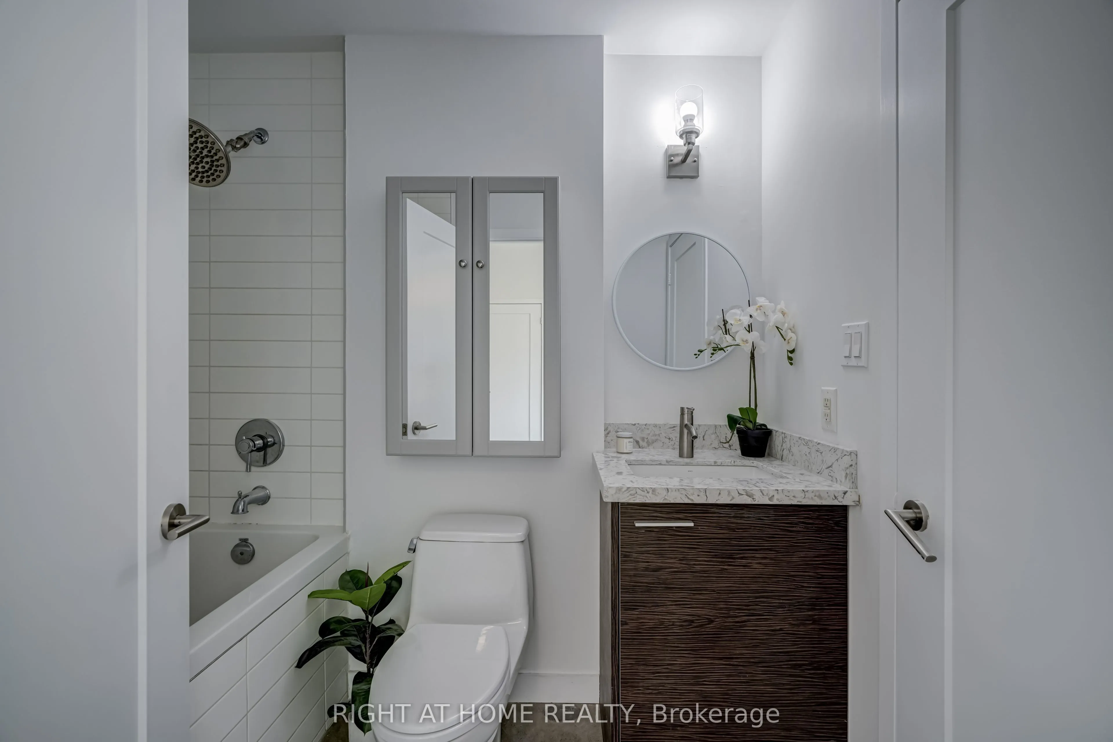 569 King Street E, #409