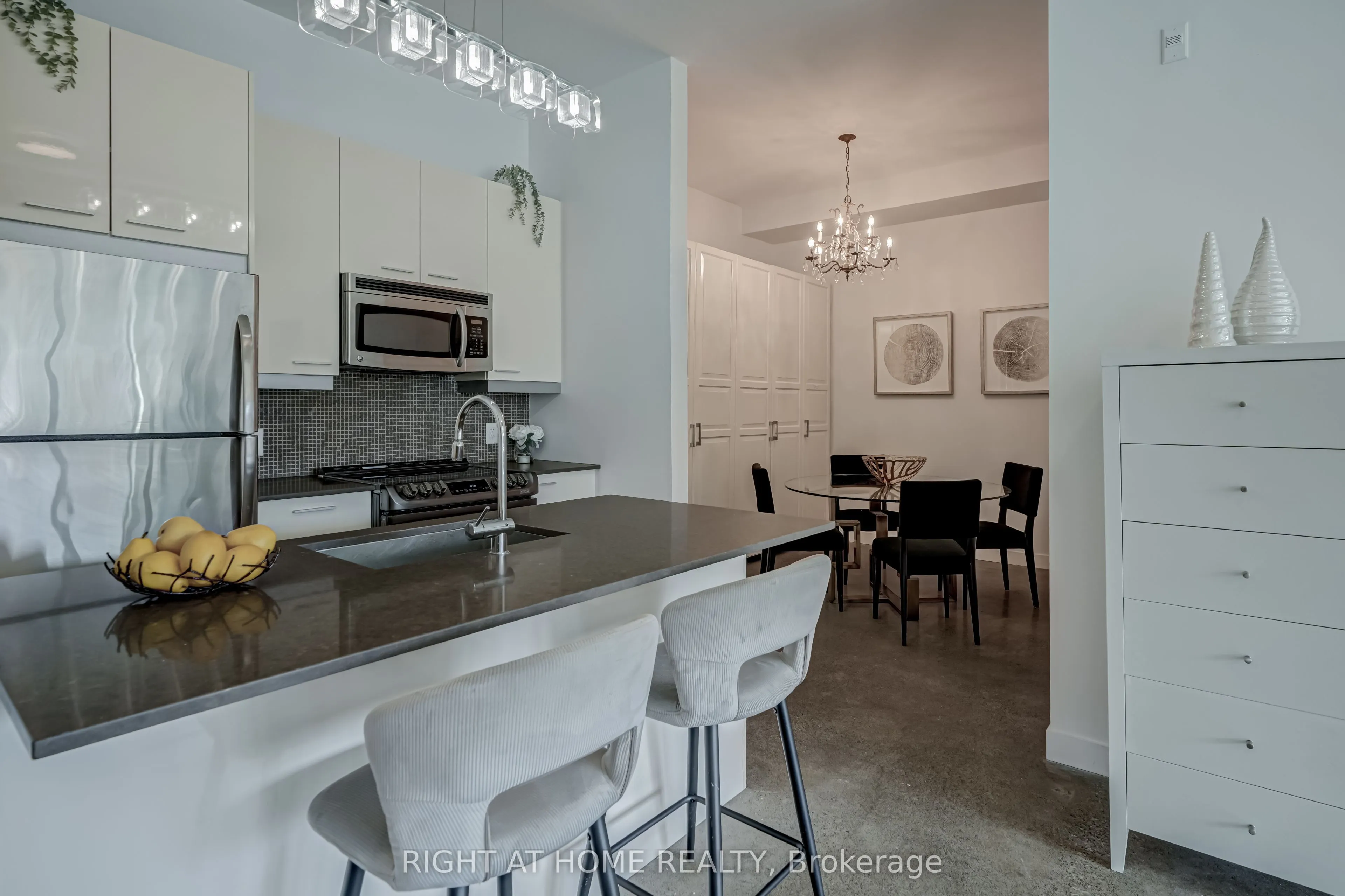 569 King Street E, #409
