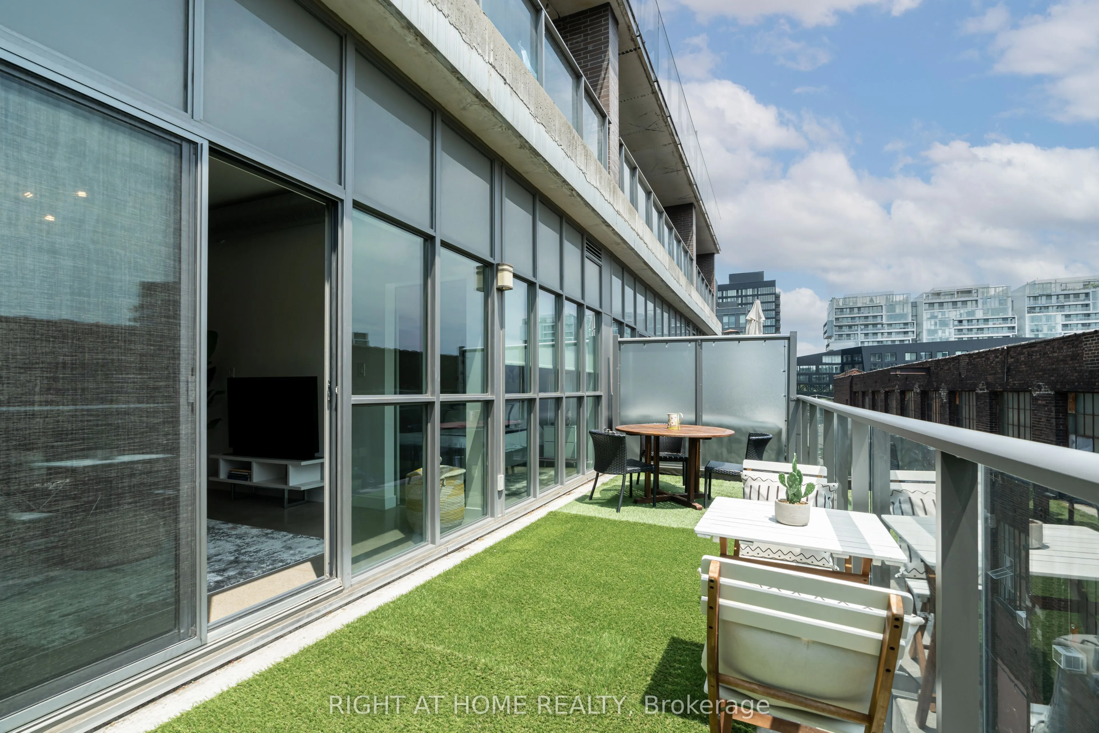 569 King Street E, #409