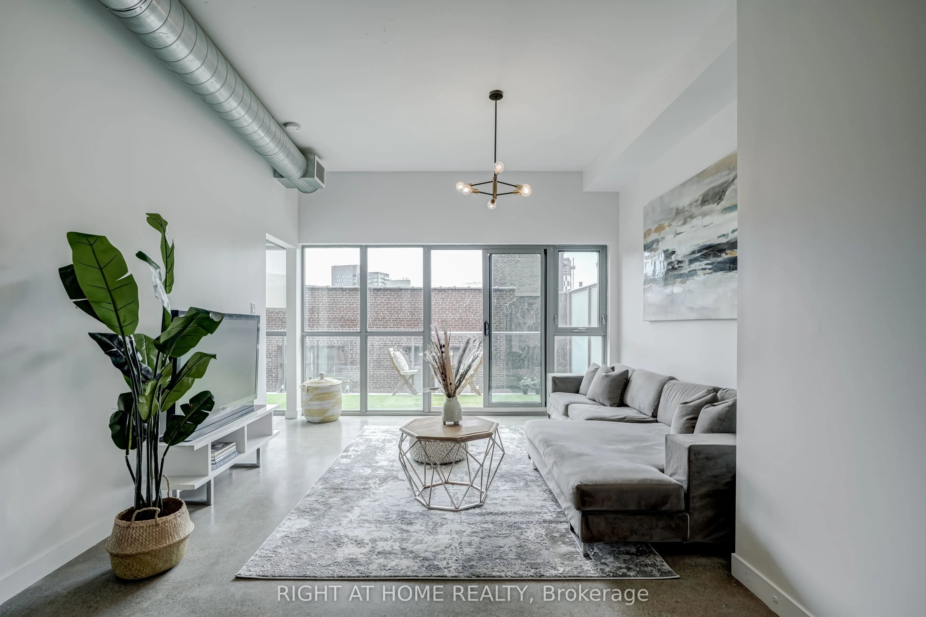 569 King Street E, #409