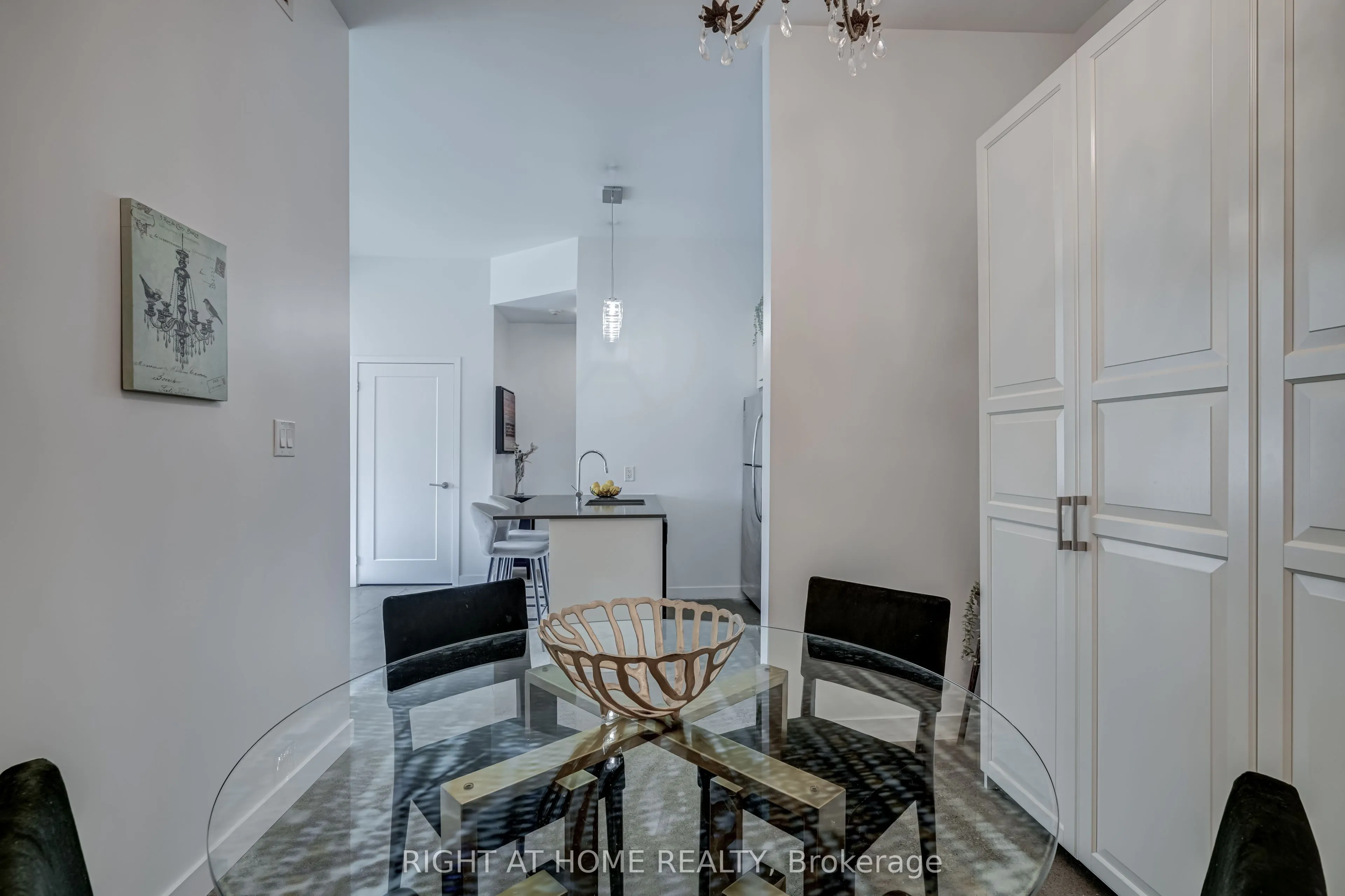 569 King Street E, #409