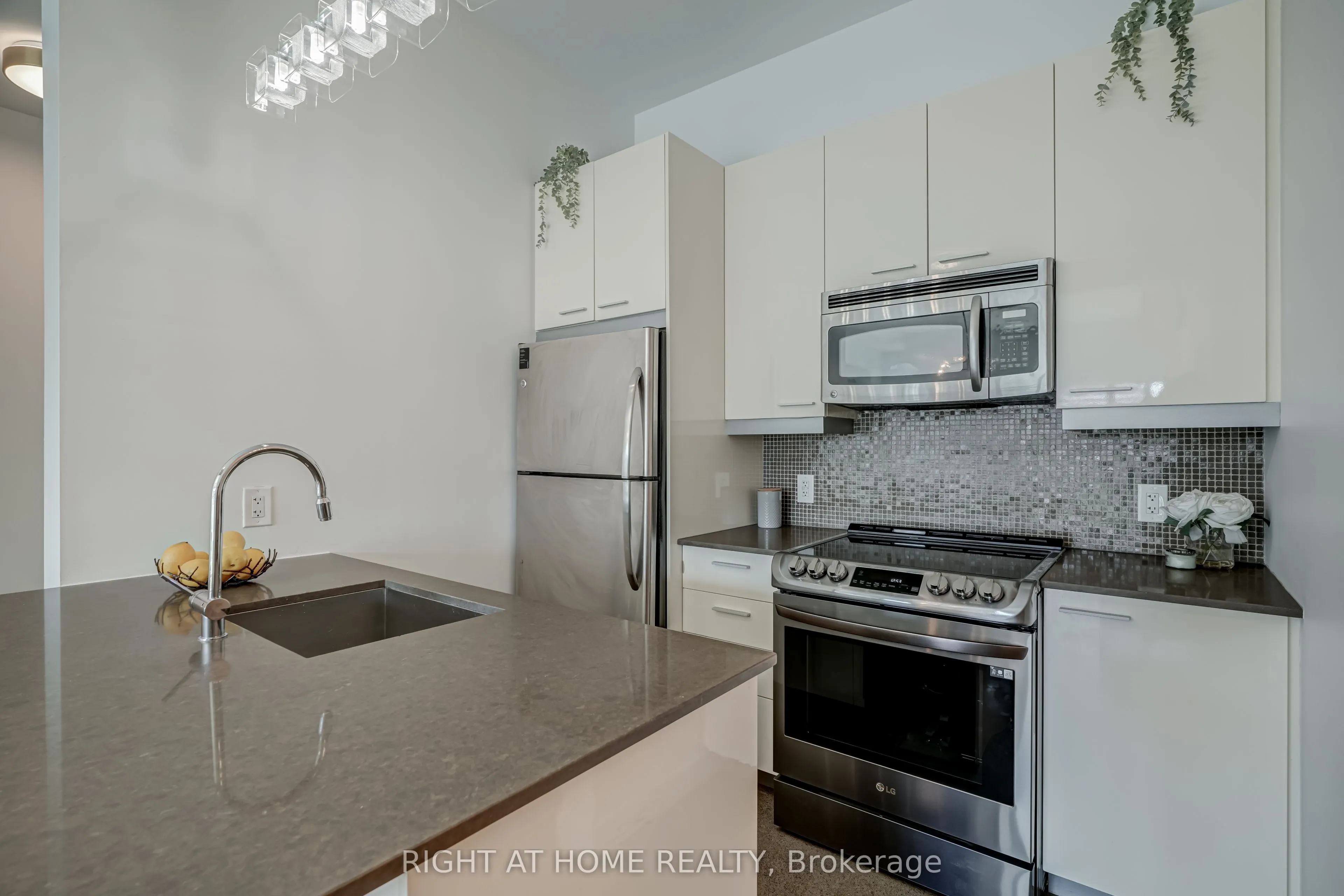 569 King Street E, #409