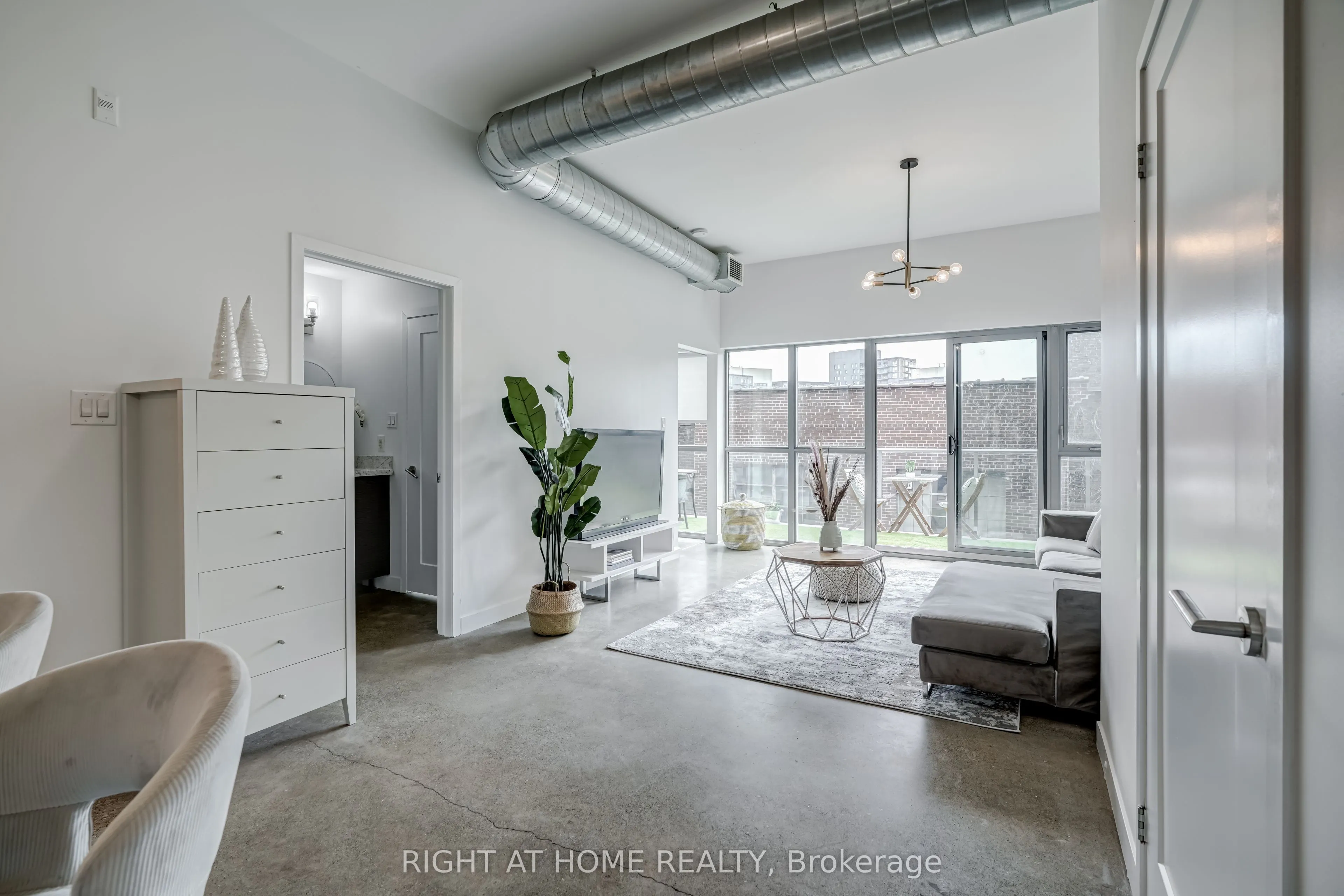 569 King Street E, #409