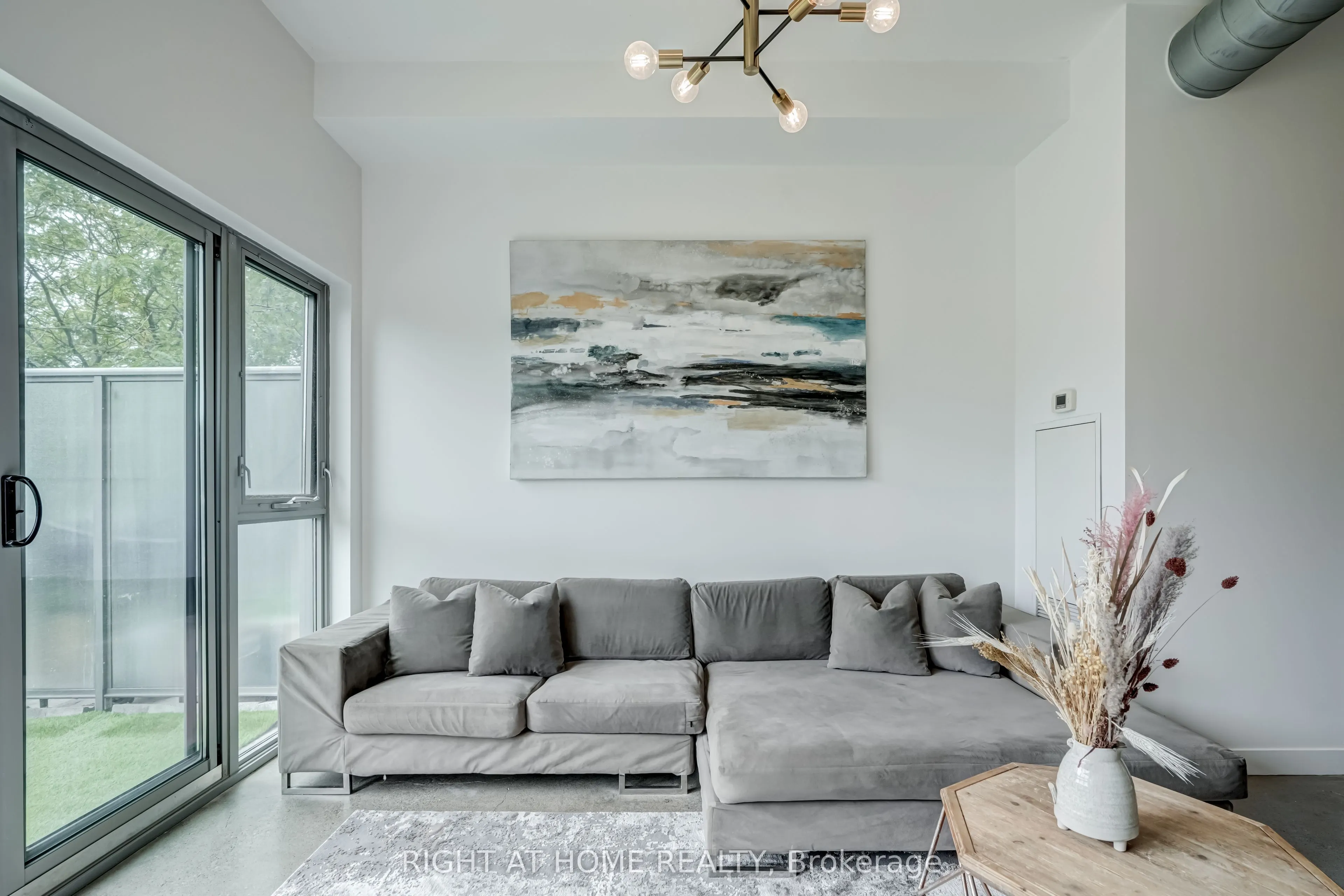 569 King Street E, #409