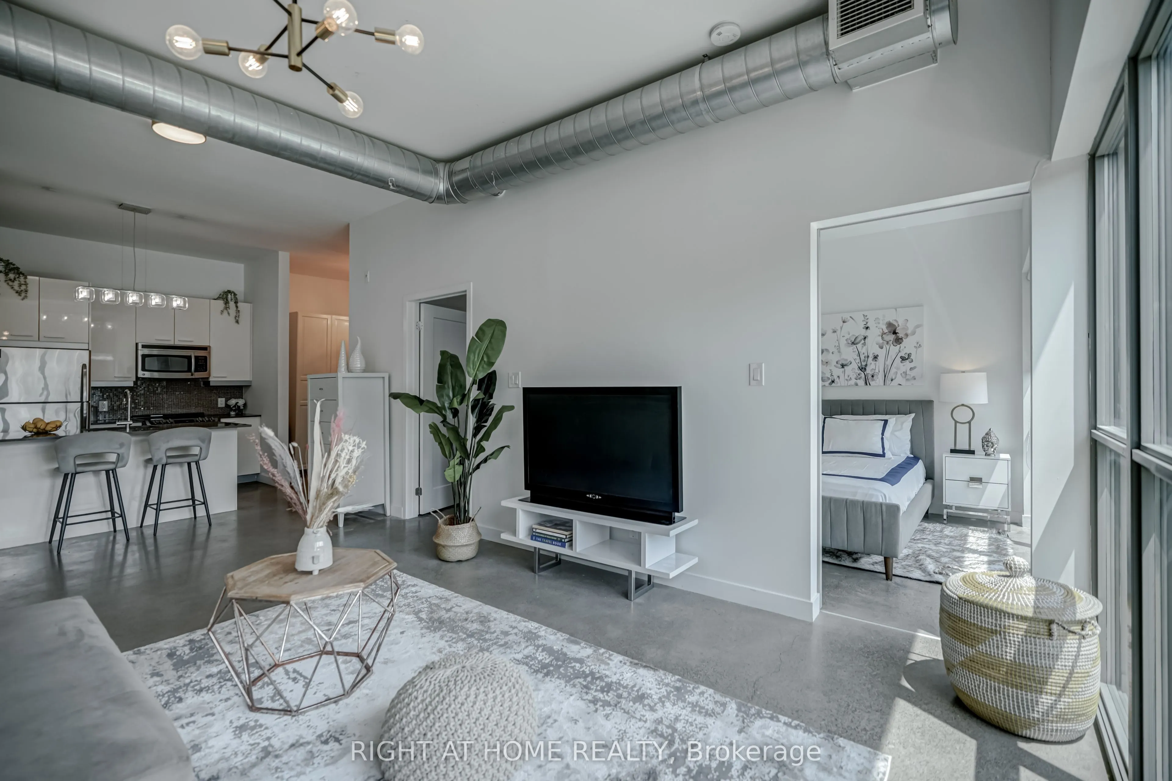 569 King Street E, #409