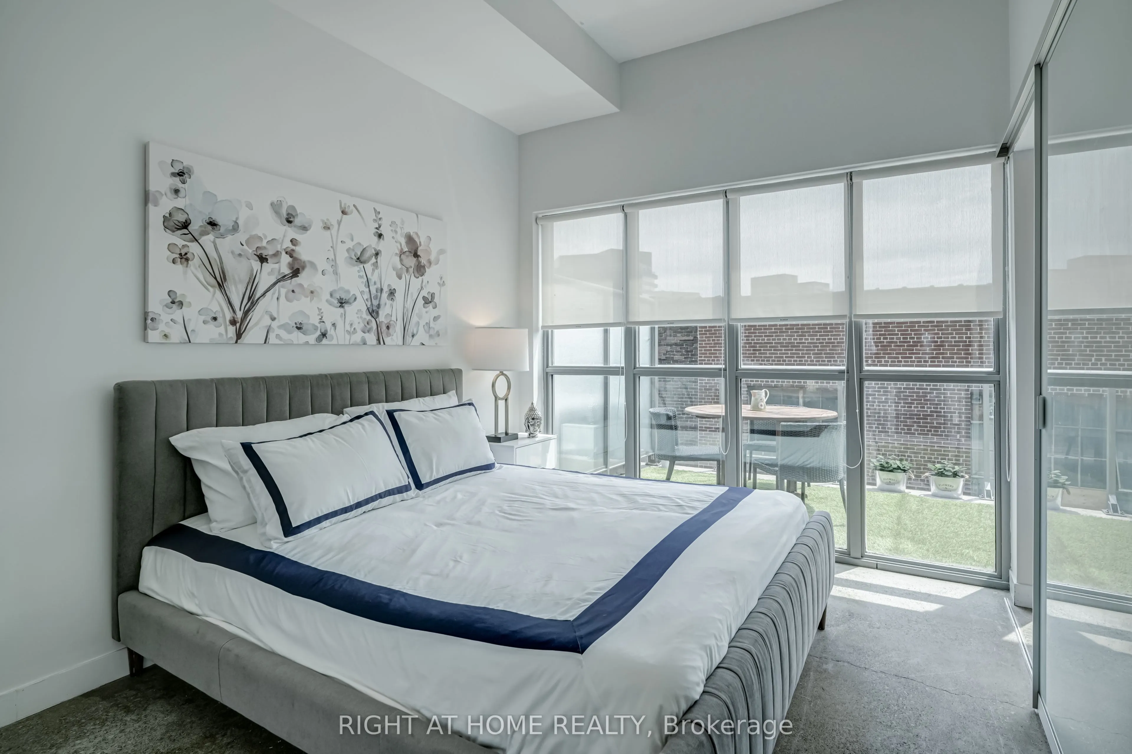 569 King Street E, #409