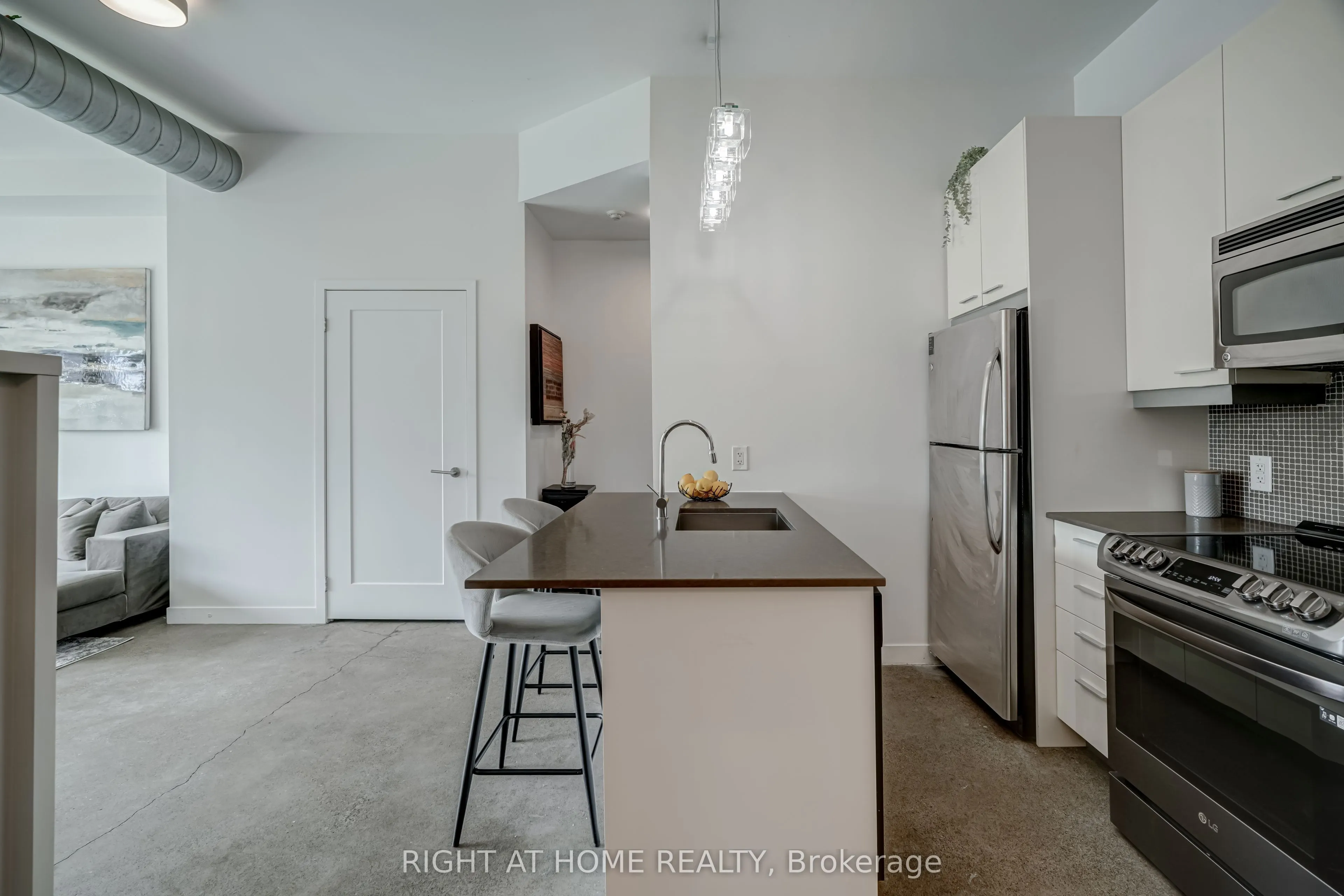 569 King Street E, #409