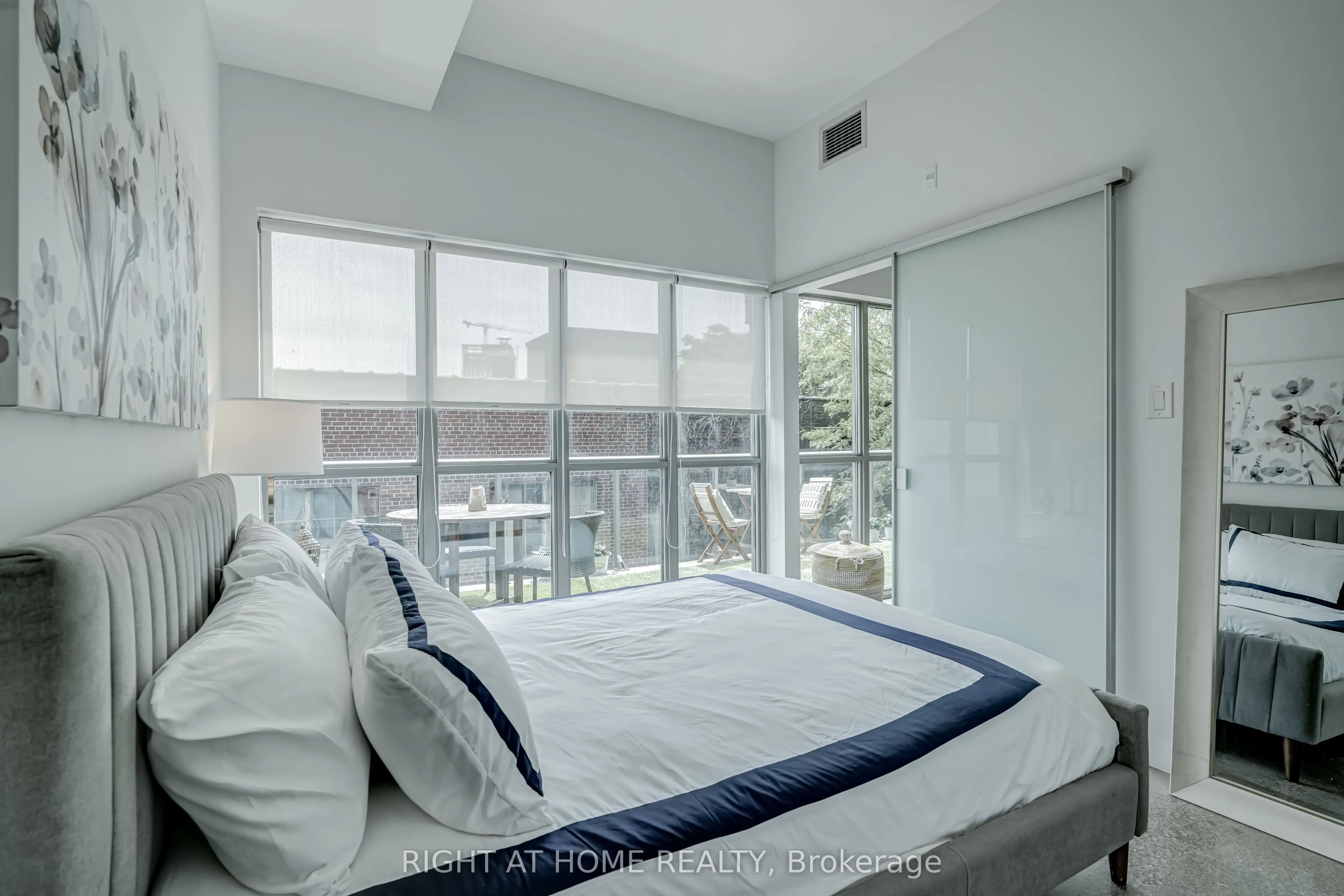 569 King Street E, #409