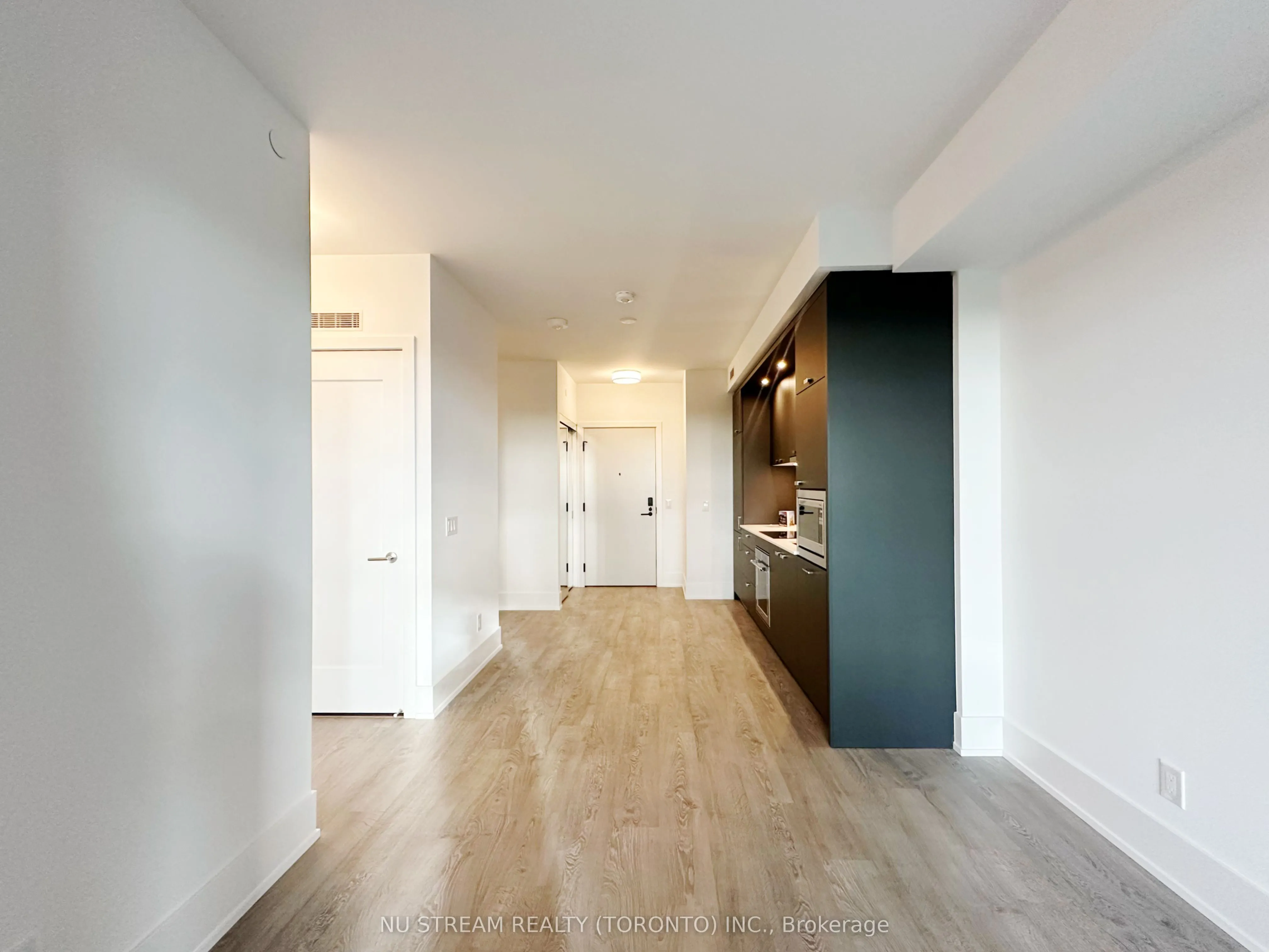 115 Denison Avenue, #808