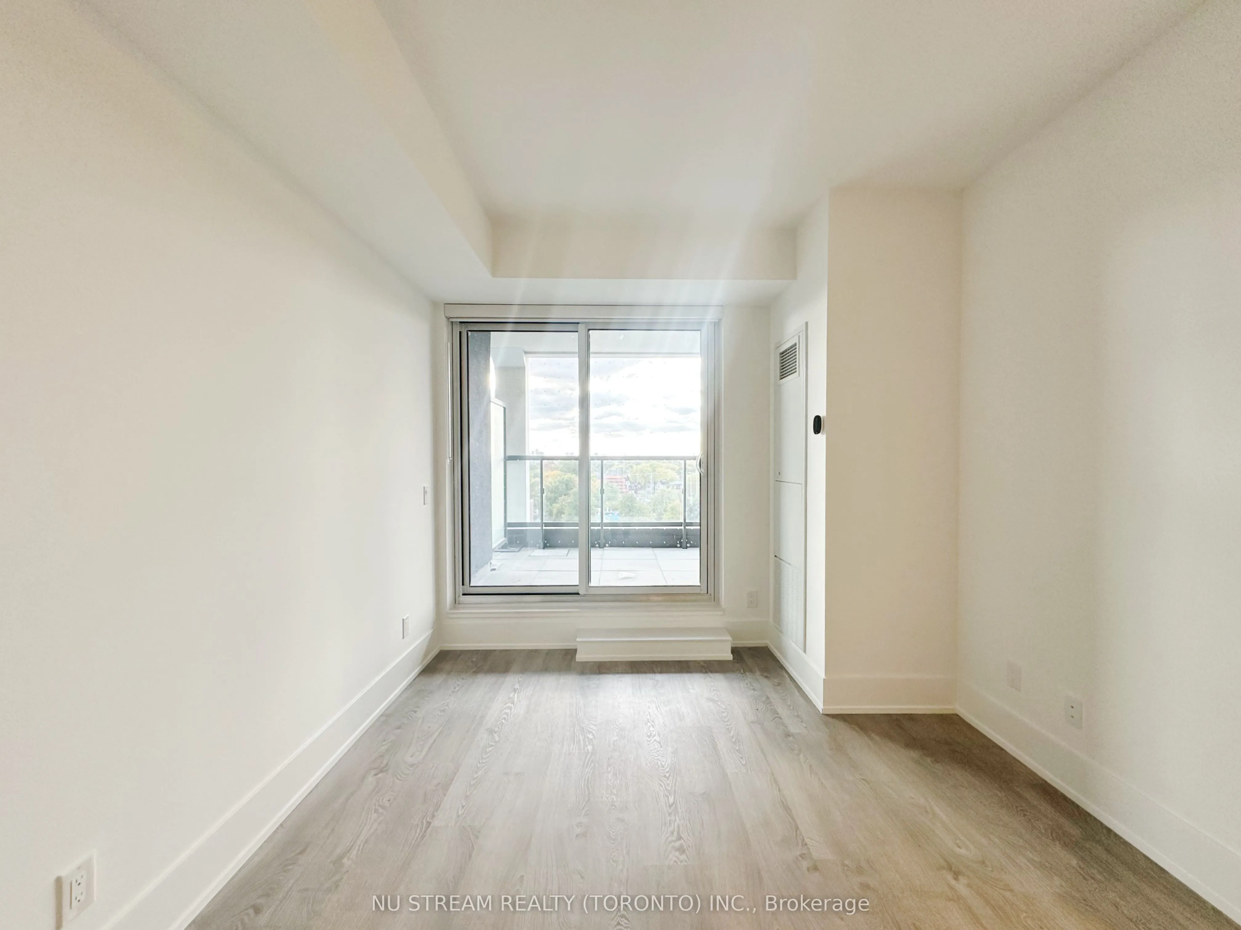 115 Denison Avenue, #808