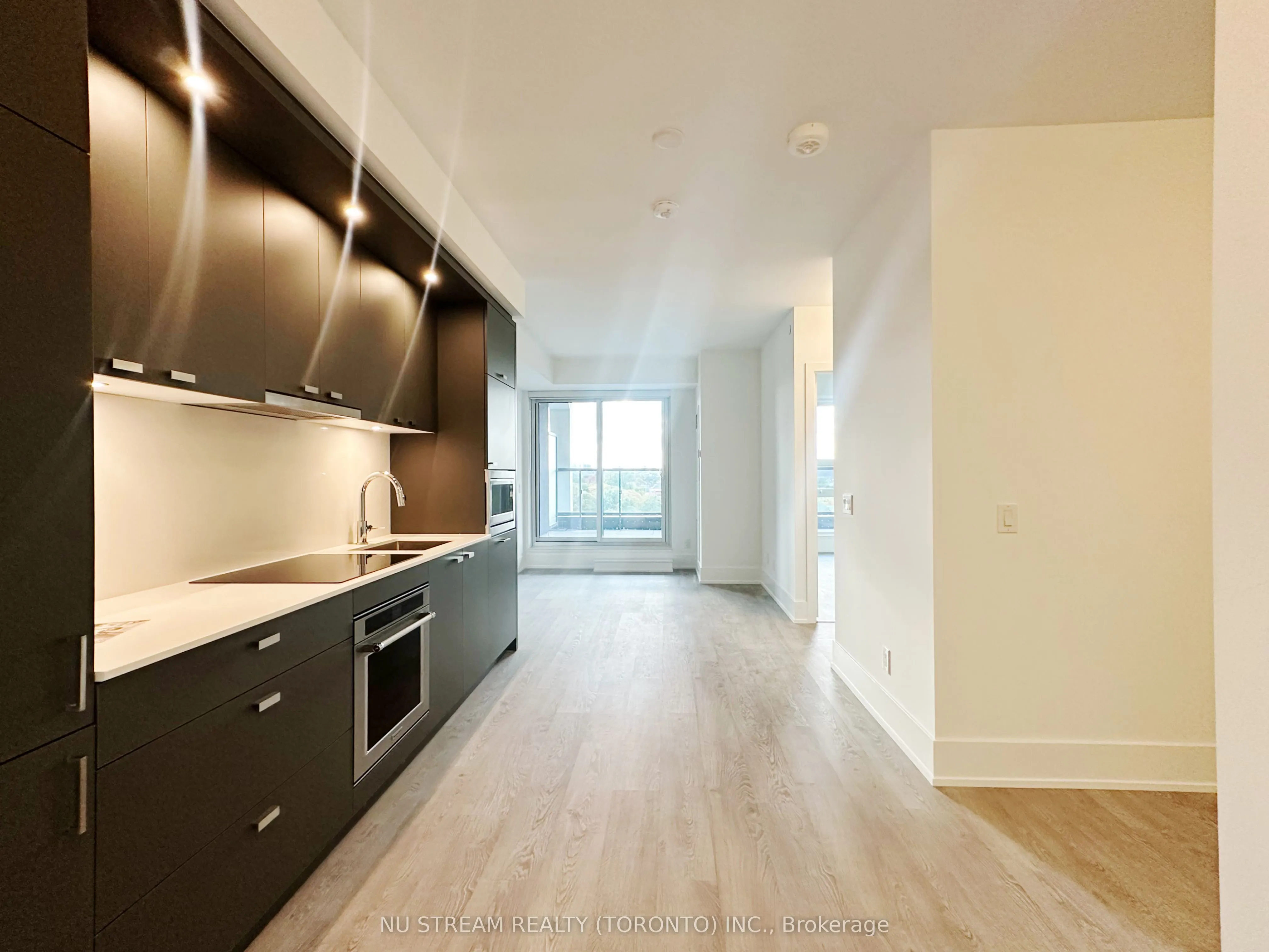 115 Denison Avenue, #808