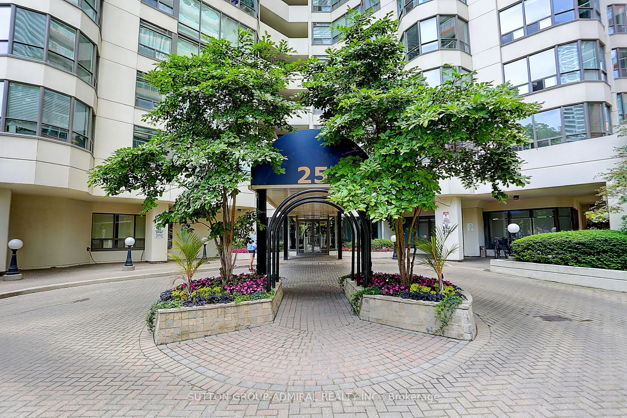 25 Maitland Street, #1209