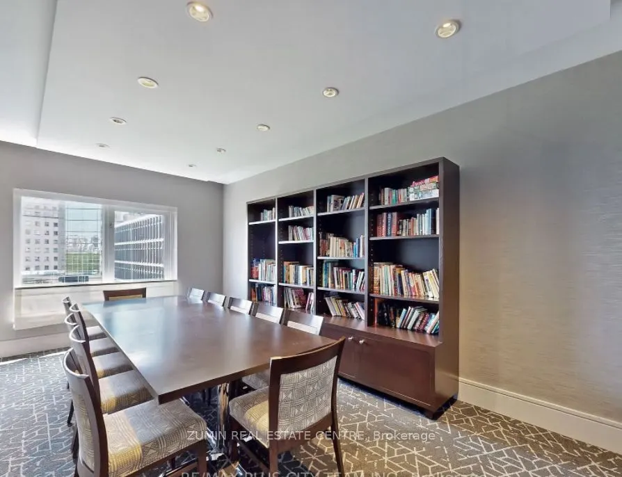 8 Park Road, #2116